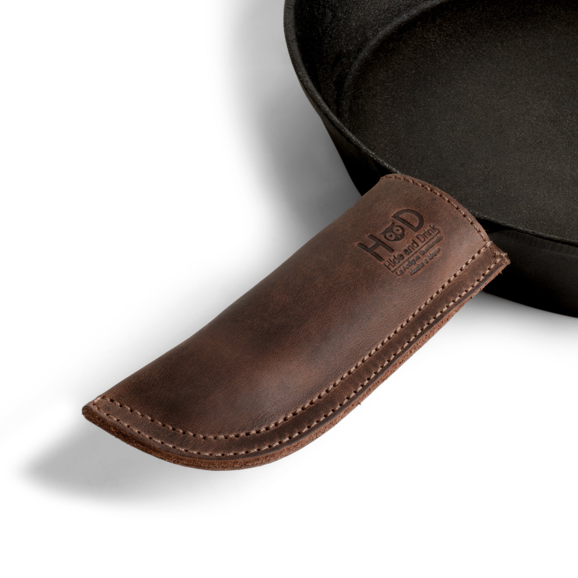 Hide & Drink Cast Iron Panhandle Cover featured prominently to showcase its quality. This artisan hot handle protector made from full grain leather is double stitched for enhanced durability. Handmade in La Antigua Guatemala & Oaxaca Mexico, it’s a stylish and functional addition to any chef’s toolkit.