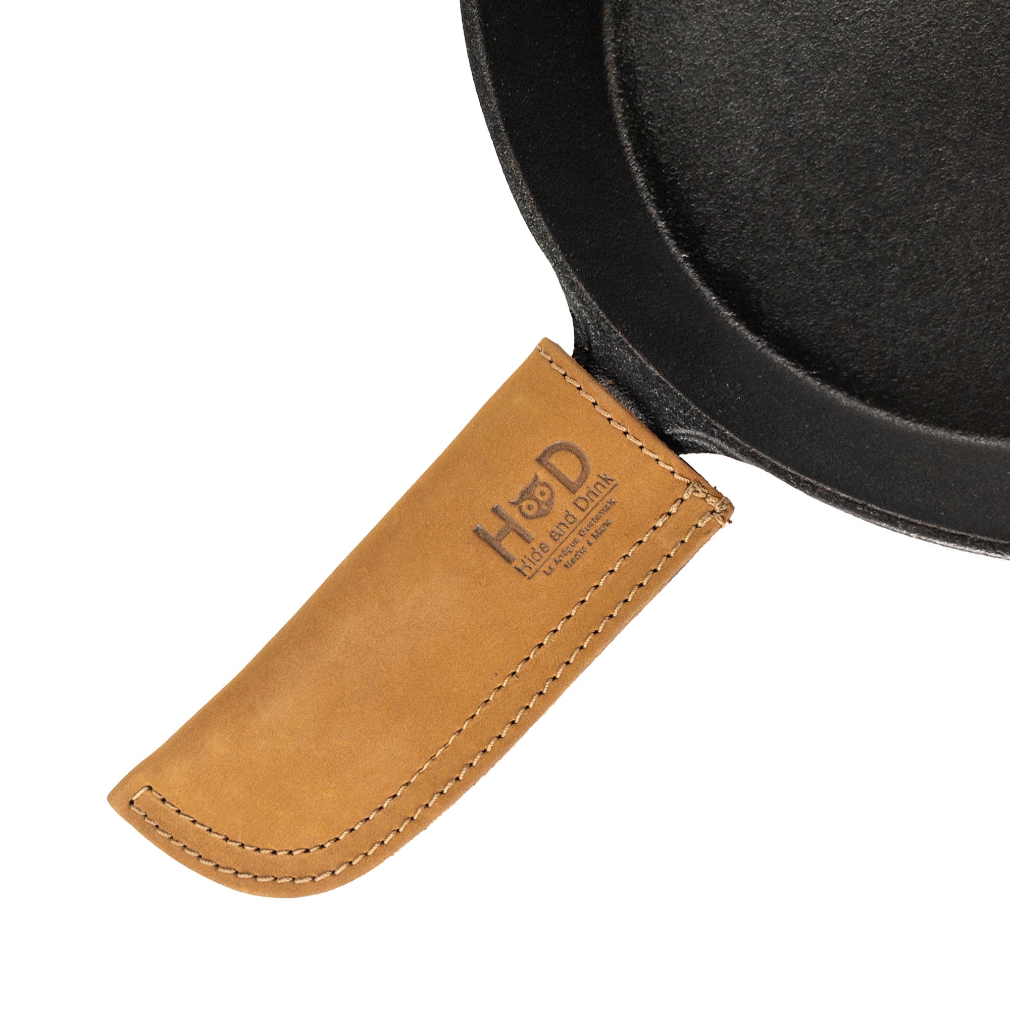 Hide & Drink Cast Iron Panhandle Cover presented in a stylish layout. This artisan hot handle protector offers both heat protection and comfortable grip, crafted from durable full grain leather with double stitching. Handcrafted in La Antigua Guatemala & Oaxaca Mexico, it's a must-have for any kitchen.