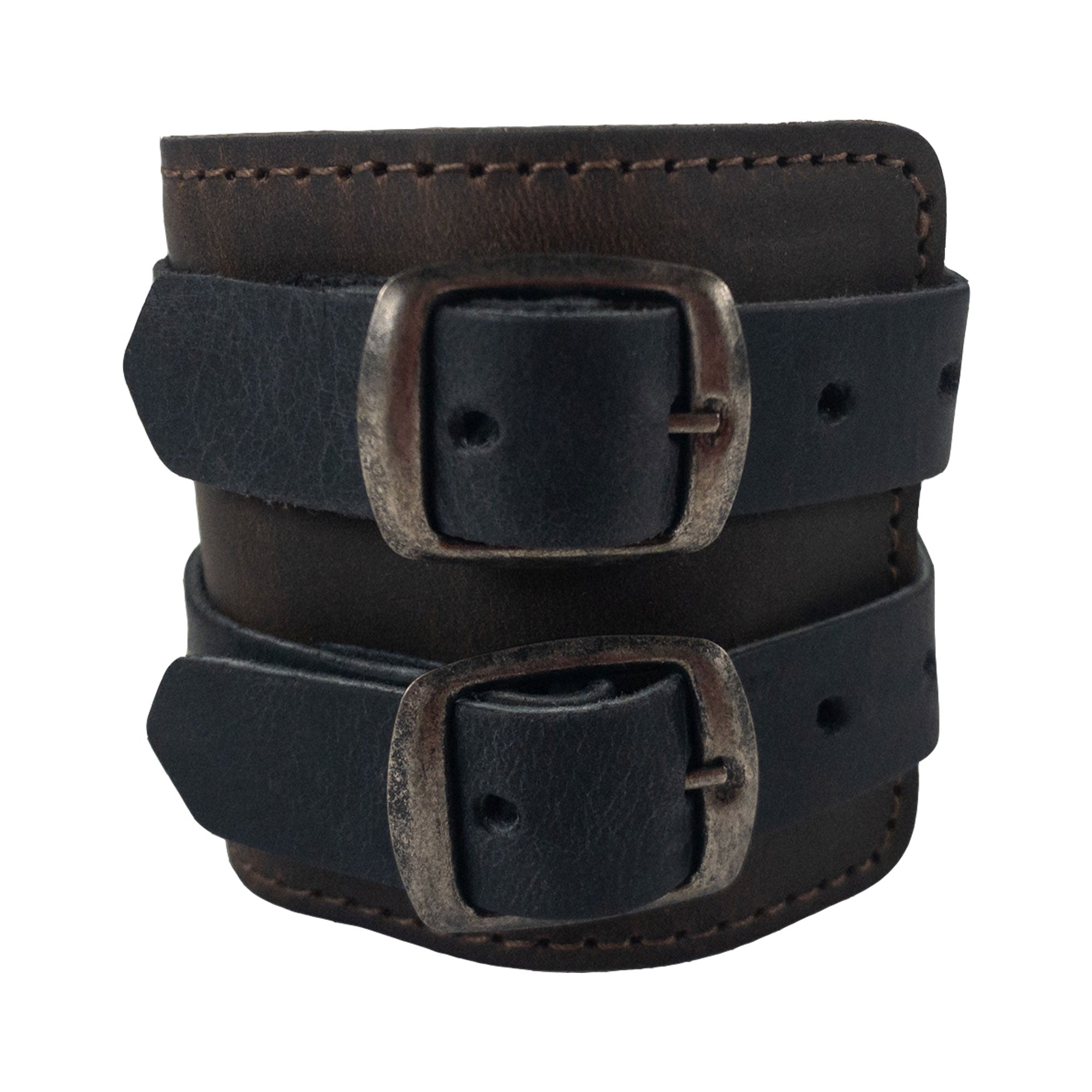 A chic look at Hide & Drink's Wrist-Wallet-Cuff, illustrating its Full Grain Leather craftsmanship. This rustic leather bracelet features a hidden pouch for bills and an inner zippered pouch, perfect for convenient organization. Each piece is artisan-made in La Antigua Guatemala & Oaxaca Mexico, reflecting handmade quality.