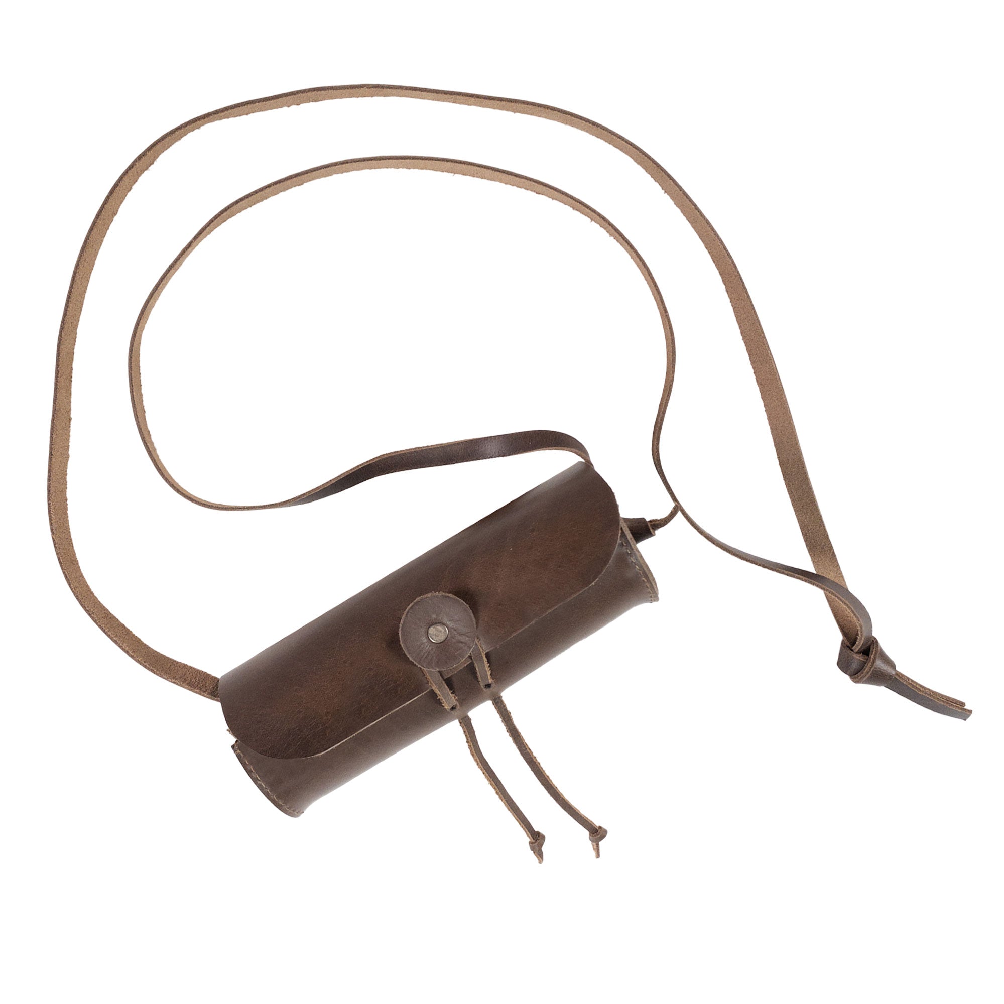 La Antigua Rustic Spotting Scope Case shown with an adjustable strap. This handmade travel case provides superior protection for your spotting scope, crafted from full grain leather in La Antigua, Guatemala. Ideal for outdoor adventures, this protective sleeve is perfect for nature enthusiasts seeking durable accessories.