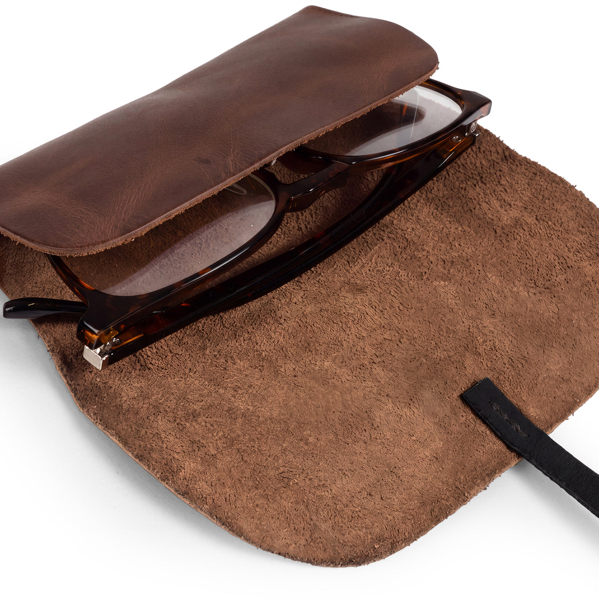 Hide & Drink Sunglass Wrap displays an elegantly wrapped design, made with full grain leather. This artisanal eye glasses storage is perfect for travel, providing secure protection for your sunglasses. Hand cut, hand sewn, and fire branded, it showcases small batch production from La Antigua Guatemala.