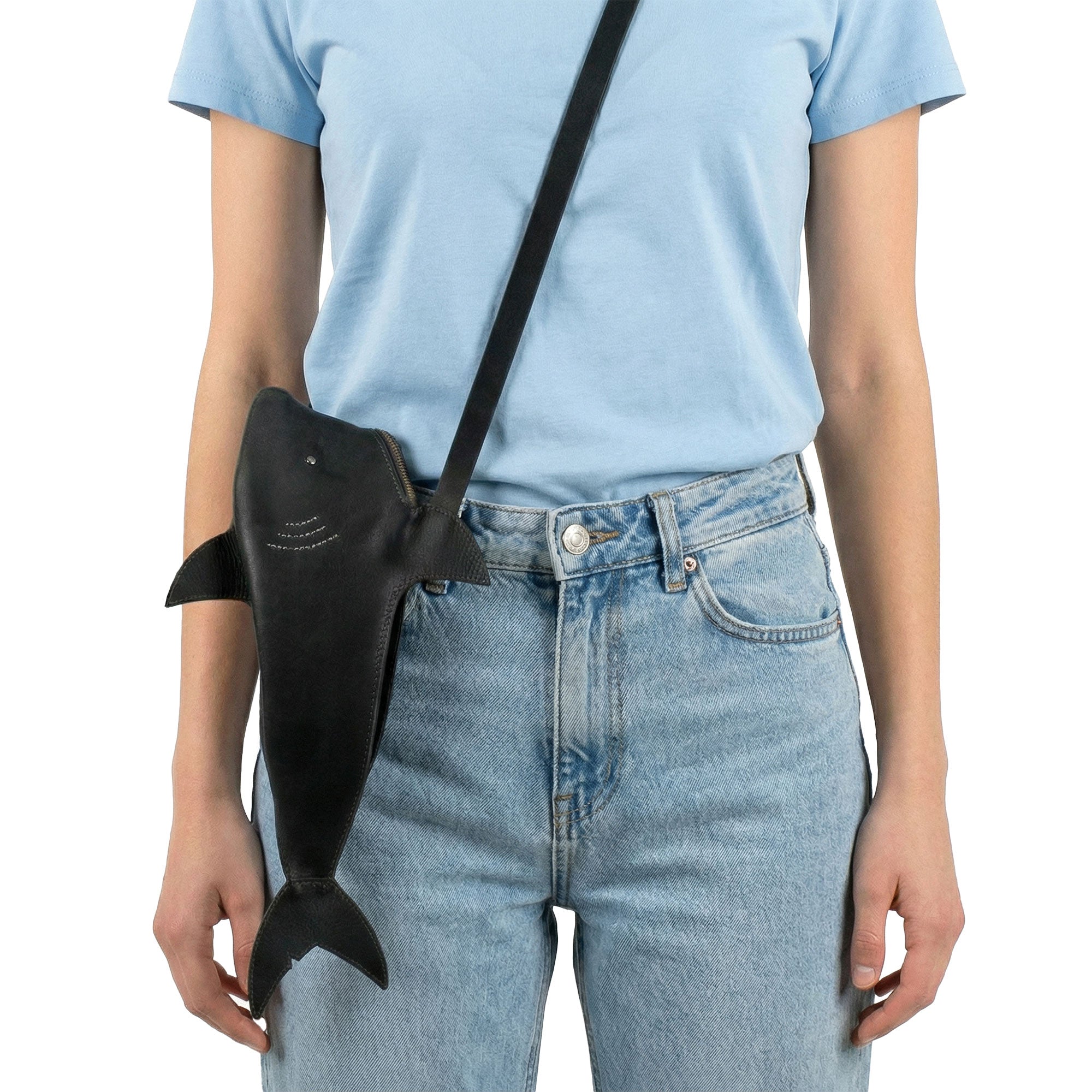 シャークスキンショルダーバッグ Shark-Shaped Shoulder Bag – StockyardX, The Leather Store