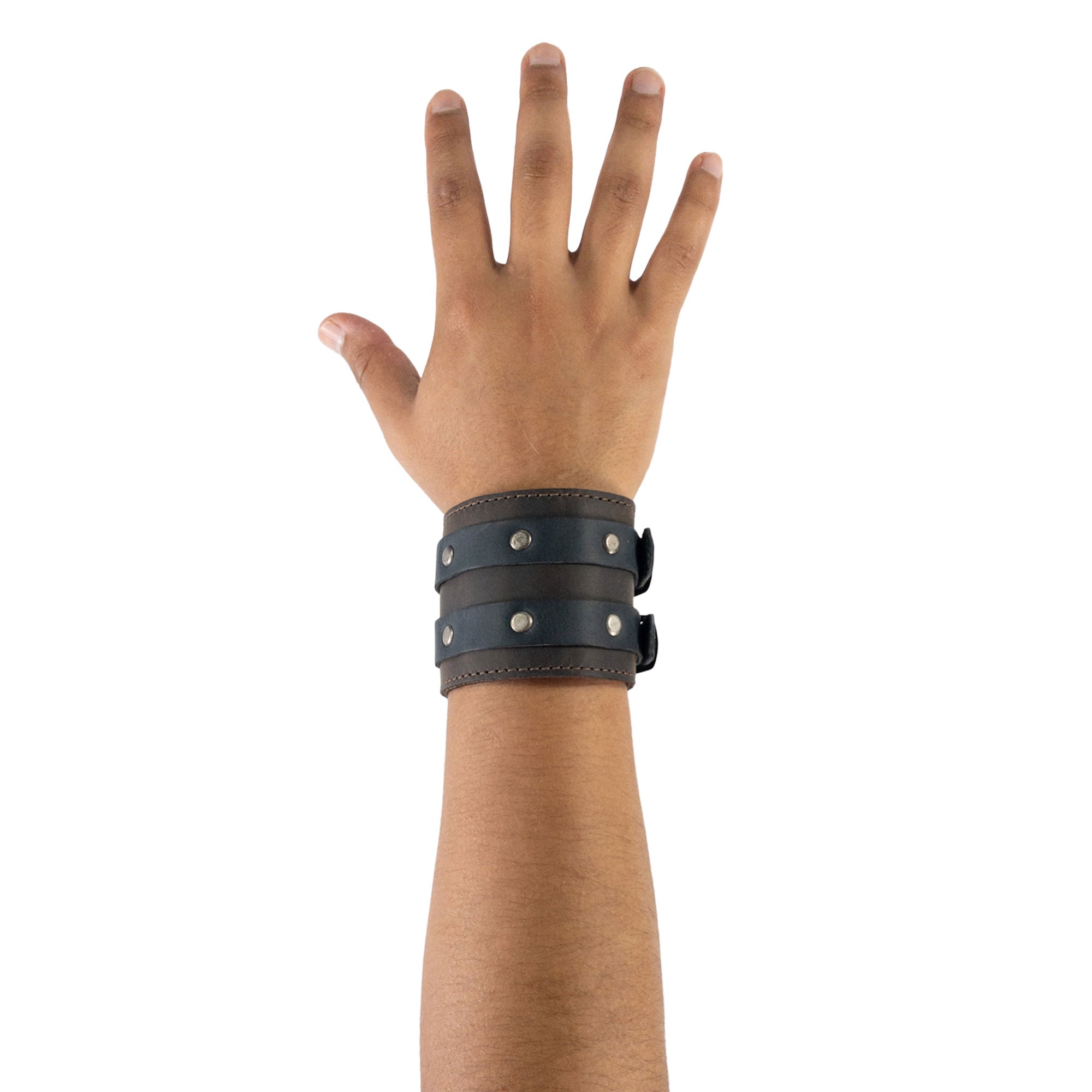 Hide & Drink's Wrist-Wallet-Cuff featuring a high-quality Full Grain Leather construction, ideal for those seeking style and utility. This rustic leather bracelet offers a hidden pouch for bills and an inner zippered pouch, making it a practical accessory for all occasions. Handcrafted in La Antigua Guatemala & Oaxaca Mexico.