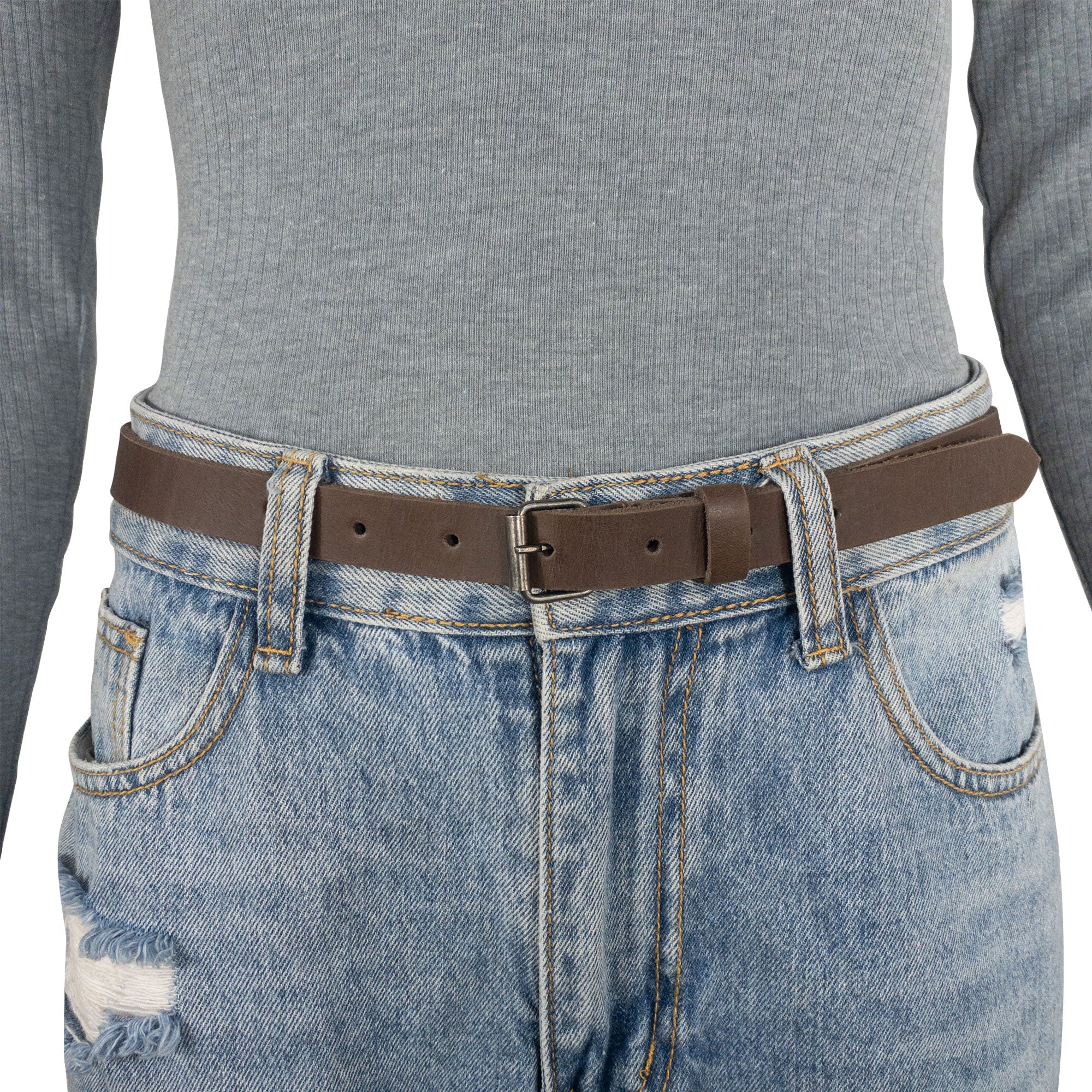 Casually styled with Heather's Rustic Narrow Belt for Women, this image shows the belt worn over denim jeans. The belt adds a chic touch to any casual outfit with its beautiful Full Grain Leather finish. Rustic Belt for Women, Narrow Buckle Belt, Waist Strap, Stylish Belly Accessory, Small Batch Production, Hand Cut, Hand Sewn, Fire Branded, Artisan, Handmade in La Antigua Guatemala & Oaxaca Mexico.