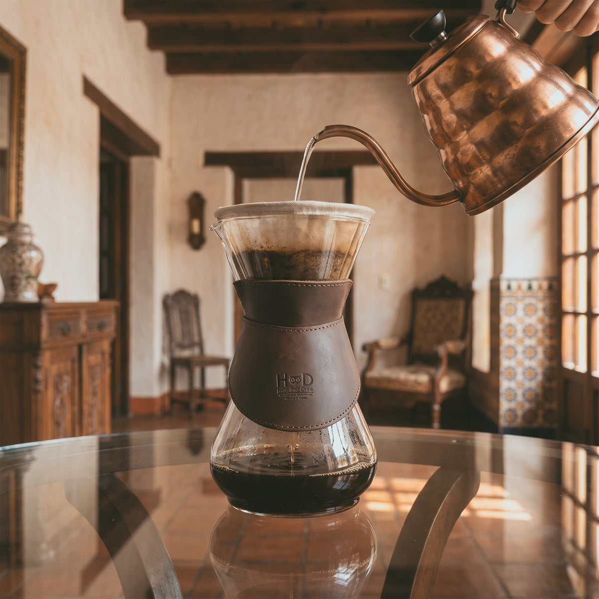 Side view of Hide & Drink Chemex Collar made of Full Grain Leather, highlighting its practical design for pour over coffee. This collar is compatible with Chemex 6-Cup Glass, handcrafted by artisans in La Antigua Guatemala & Oaxaca Mexico.
