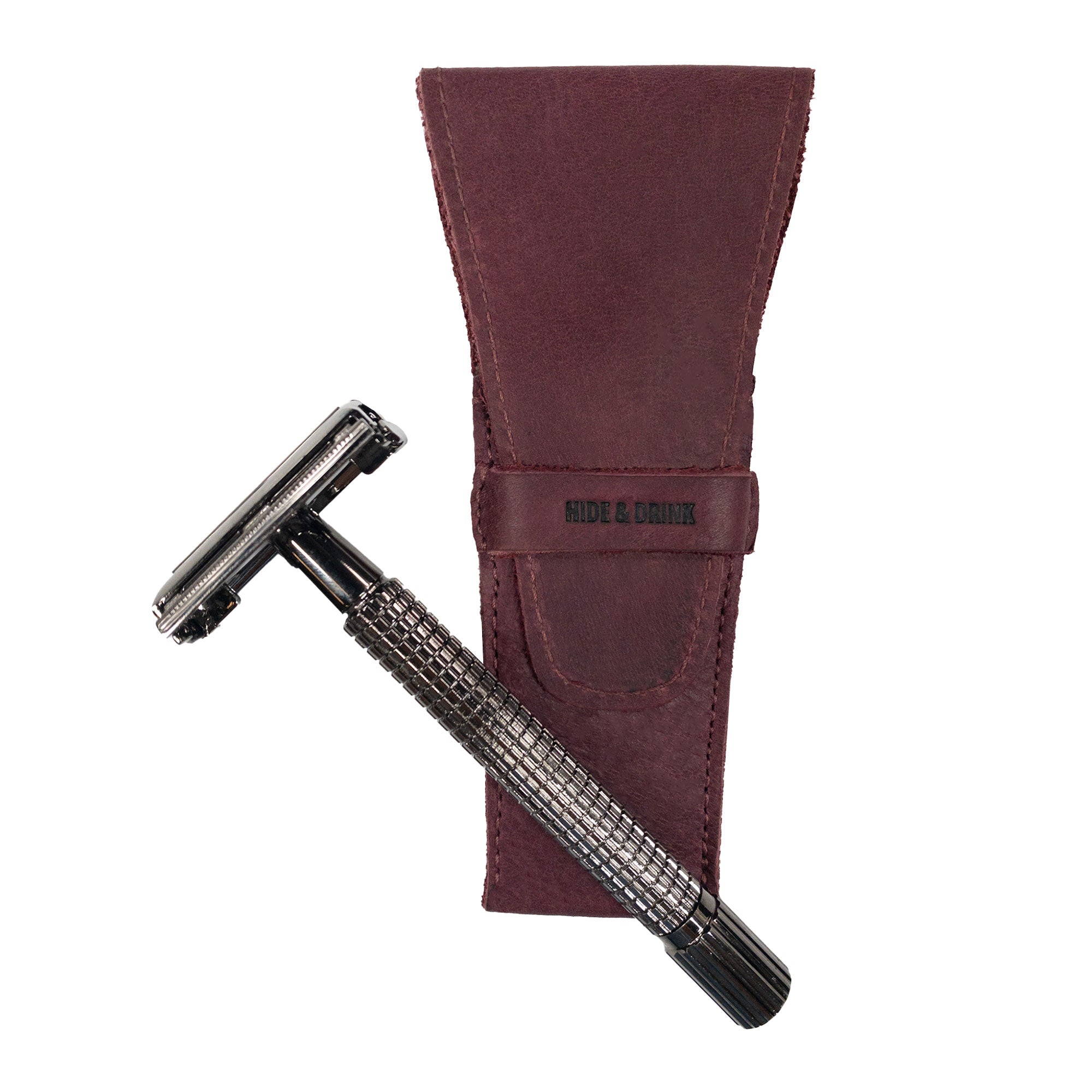 The elegant Safety Razor Case by Hide & Drink, featuring a razor for demonstration purposes. This artisan-crafted case is made from Full Grain Leather, highlighting the unique qualities of handcrafted goods from La Antigua Guatemala and Oaxaca Mexico.