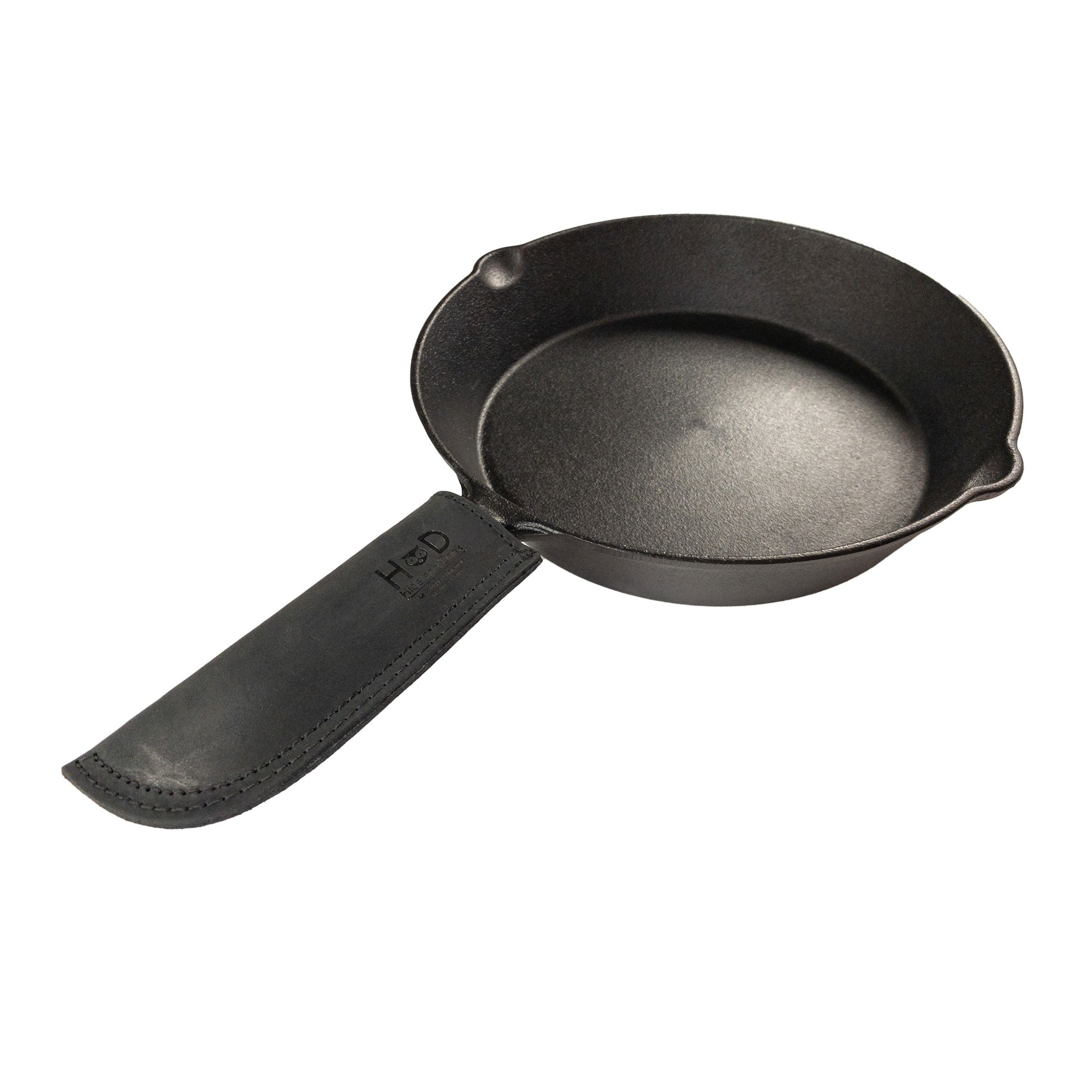 Hide & Drink Cast Iron Panhandle Cover featured on a simple background, displaying its quality. This artisan hot handle protector combines the safety of full grain leather with double stitching, and it seamlessly slides onto metal skillet grips. Handmade in La Antigua Guatemala & Oaxaca Mexico, it's a must-have for cooking enthusiasts.