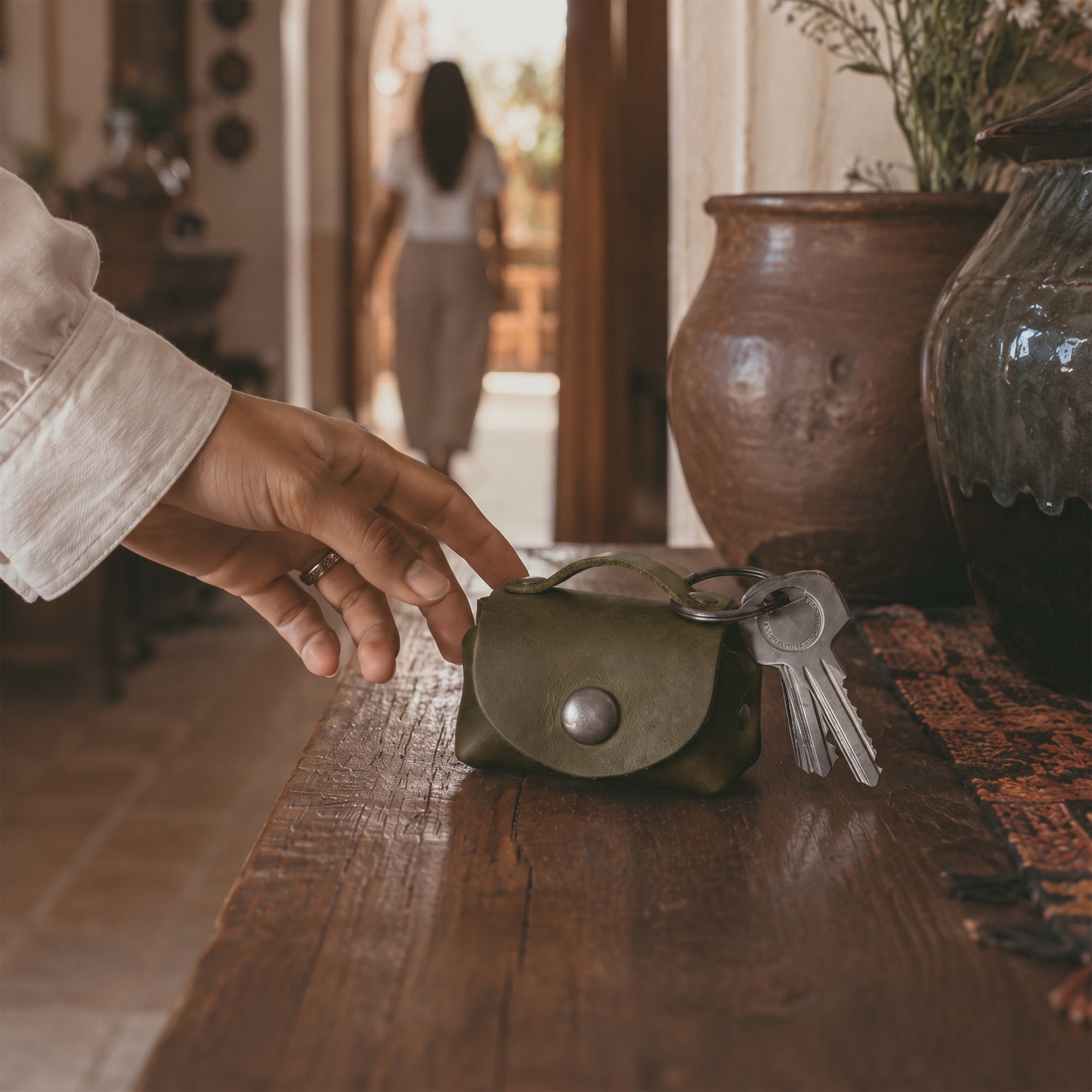 Open view of the Tiny Handbag Keychain by Hide & Drink, displaying a Tiny Handbag with Key Ring Holder crafted from Full Grain Leather. This hand-crafted piece is a testament to Small Batch Production, being Hand Cut, Hand Sewn, and Fire Branded, reflecting the craftsmanship of being Handmade in La Antigua Guatemala & Oaxaca Mexico.