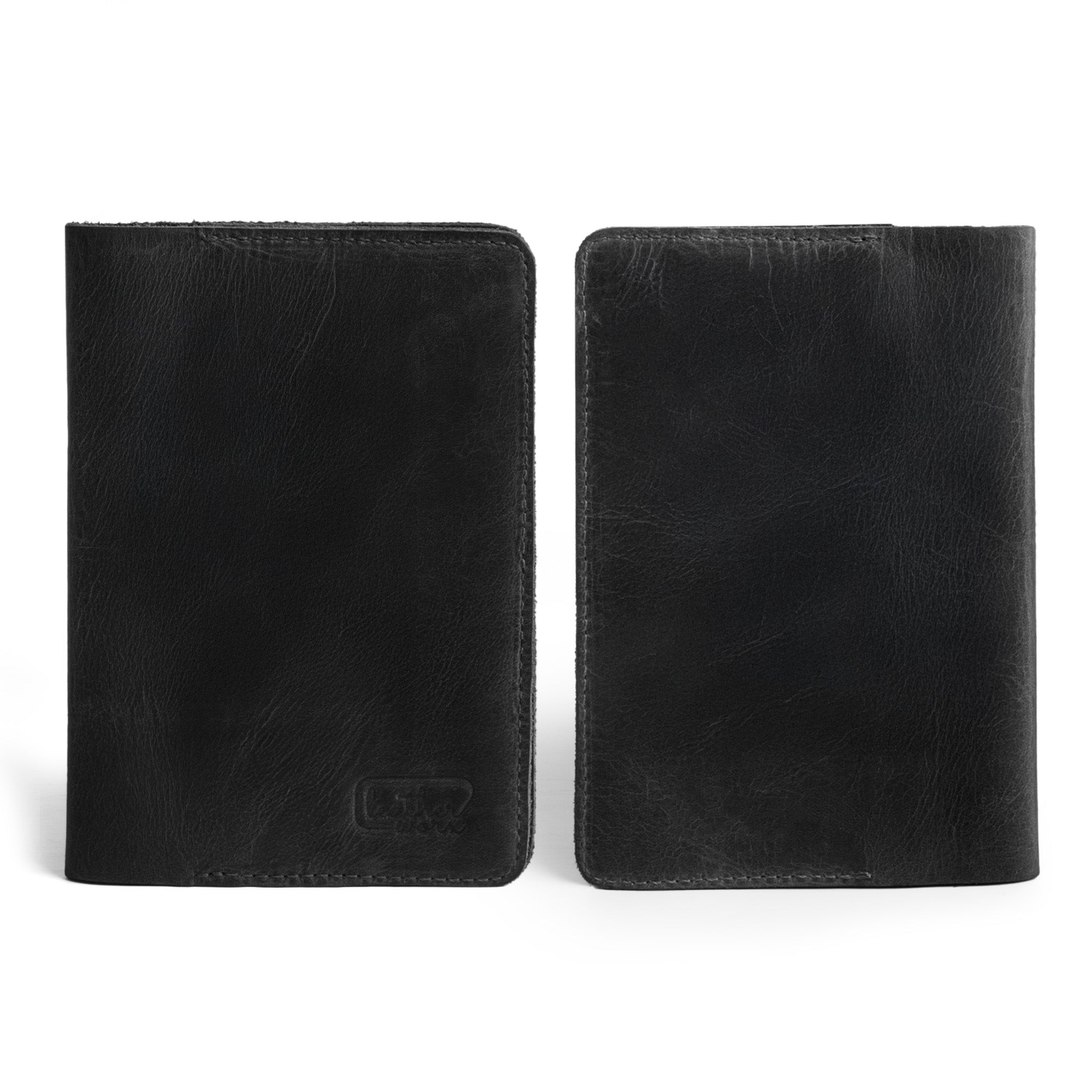 Exterior view of the black Field Notes Carrier by Leather Worx, highlighting the sleek leather texture. This stylish Field Notes Cover functions as a Leather Notebook Cover 3.5 x 5.5 in., excellent for secure storage of notes and cards. Made from full grain leather, its handmade qualities showcase the craftsmanship of La Antigua Guatemala artisans.