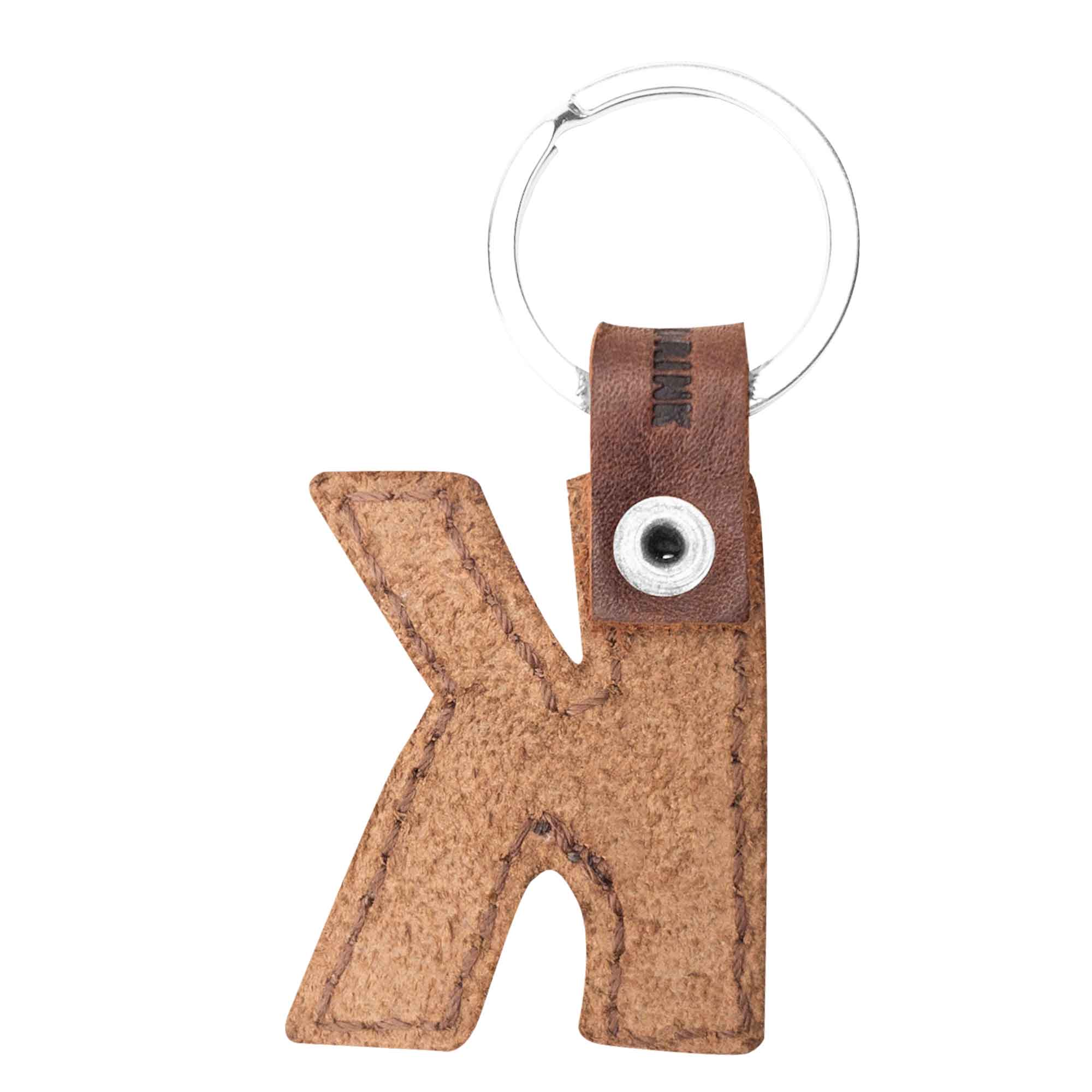 Elegant 'Q' thick leather Alphabet Letter Keychain by Hide & Drink, ideal for adding character and style to your keys. Crafted with artisan quality in La Antigua Guatemala.