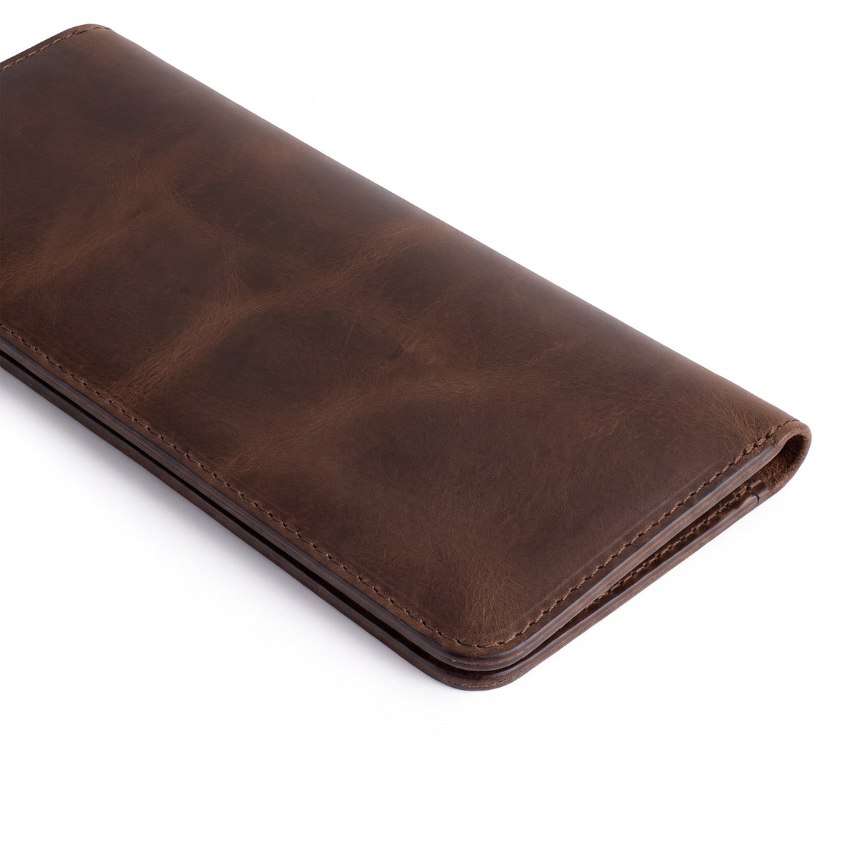 Closed bifold wallet for cellphone by Hide & Drink, crafted from durable Full Grain Leather. This stylish Bifold Wallet for Cellphone is ideal for those who appreciate artisan quality and handmade details. Experience the beauty of small batch production and fire branded design, created by expert artisans in La Antigua Guatemala & Oaxaca Mexico.