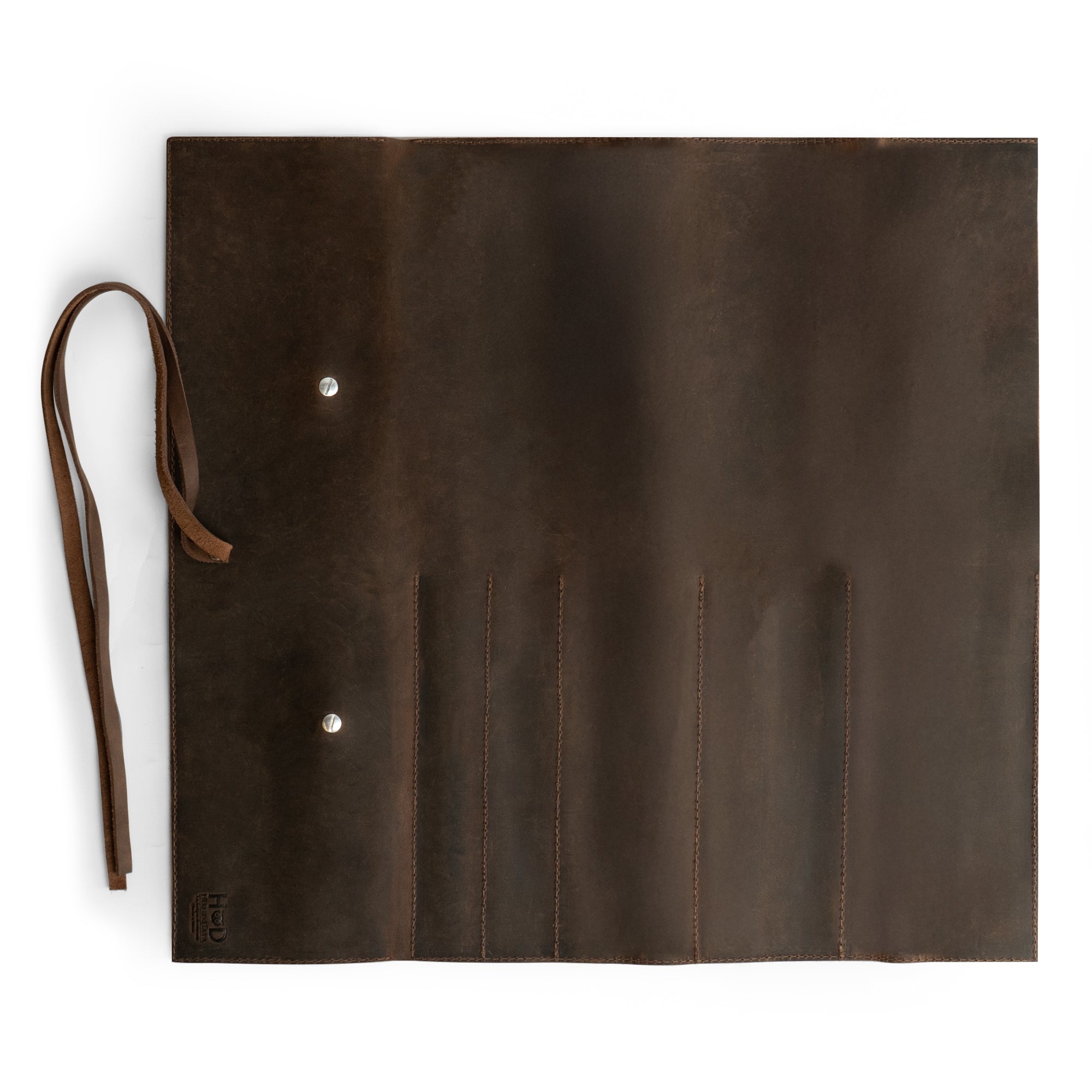 Hide & Drink Knife Roll (5 Pockets) opened to reveal its inner pockets made from durable Full Grain Leather. This Chef Knife Bag is a stylish portable carrying case for knives, benefiting from handmade techniques and small batch production done by skilled artisans in La Antigua Guatemala & Oaxaca Mexico.