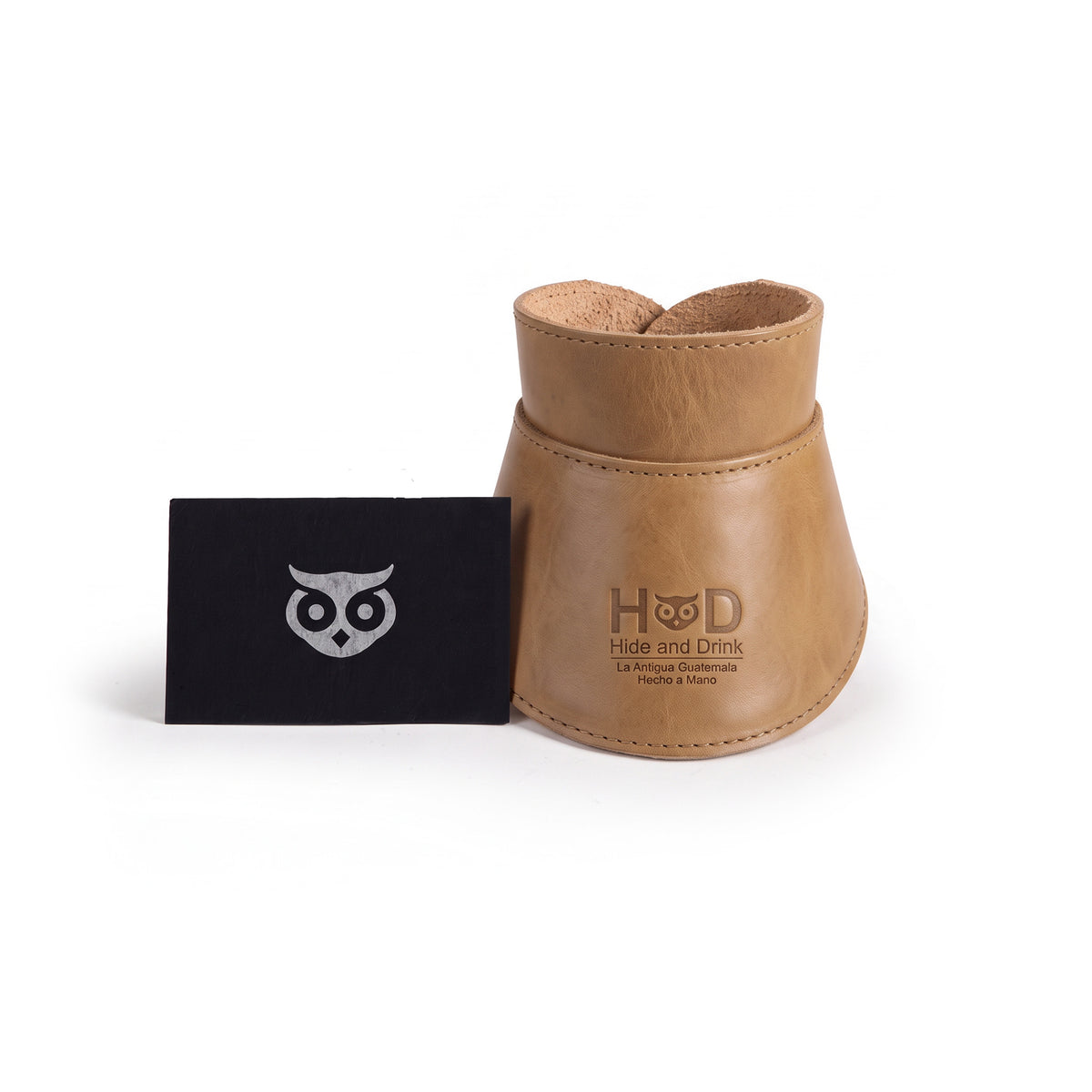 View of Hide & Drink Chemex Collar in navy leather on a coffee maker, emphasizing its stylish design. This collar is ideal for pour over coffee compatible with Chemex 6-Cup Glass, handmade in La Antigua Guatemala & Oaxaca Mexico.