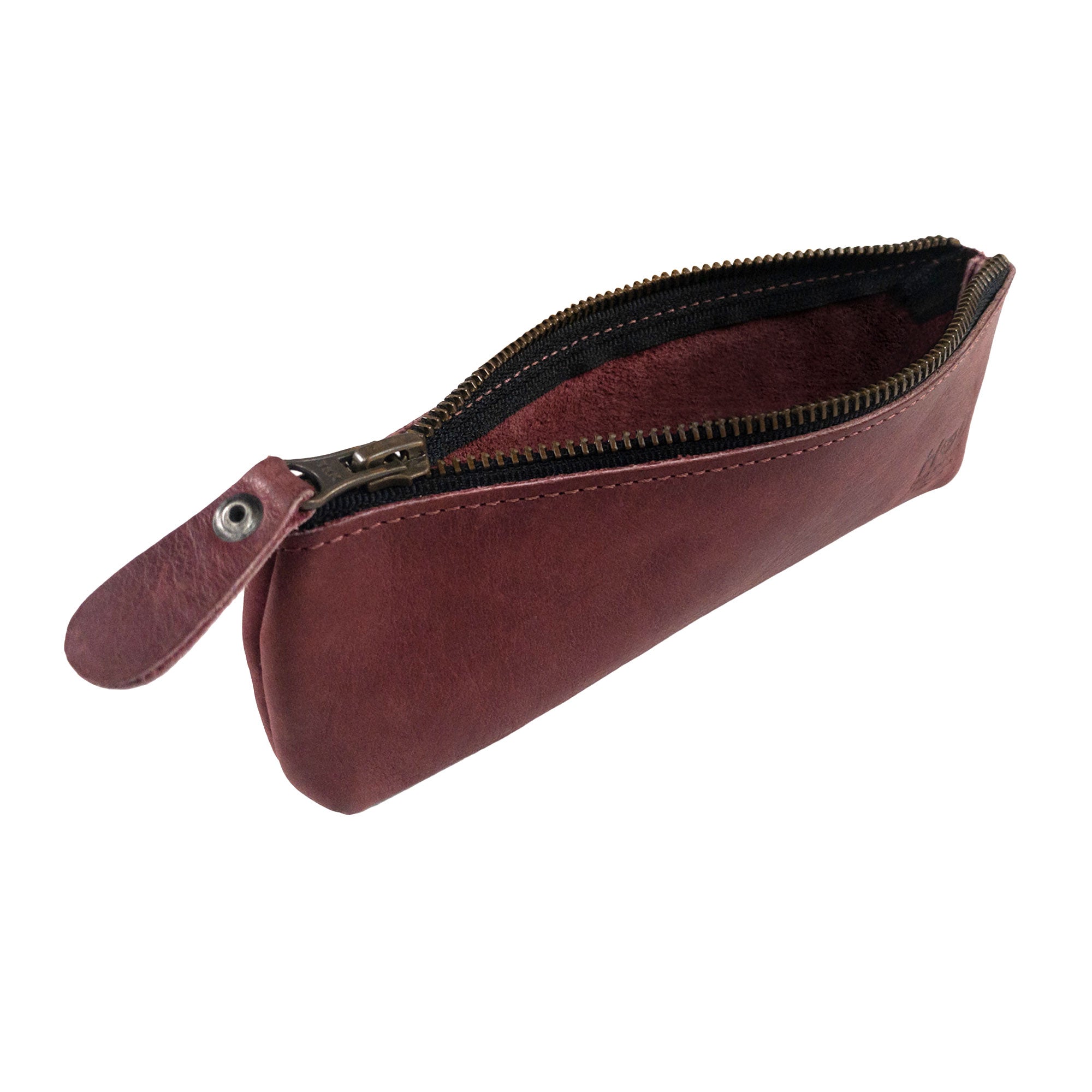 Classic zippered Pencil Pouch by Hide & Drink, made of beautiful full grain leather. This Rectangular Pencil Case serves as a stylish pen and marker pouch for men and women, hand sewn and handmade in La Antigua Guatemala.