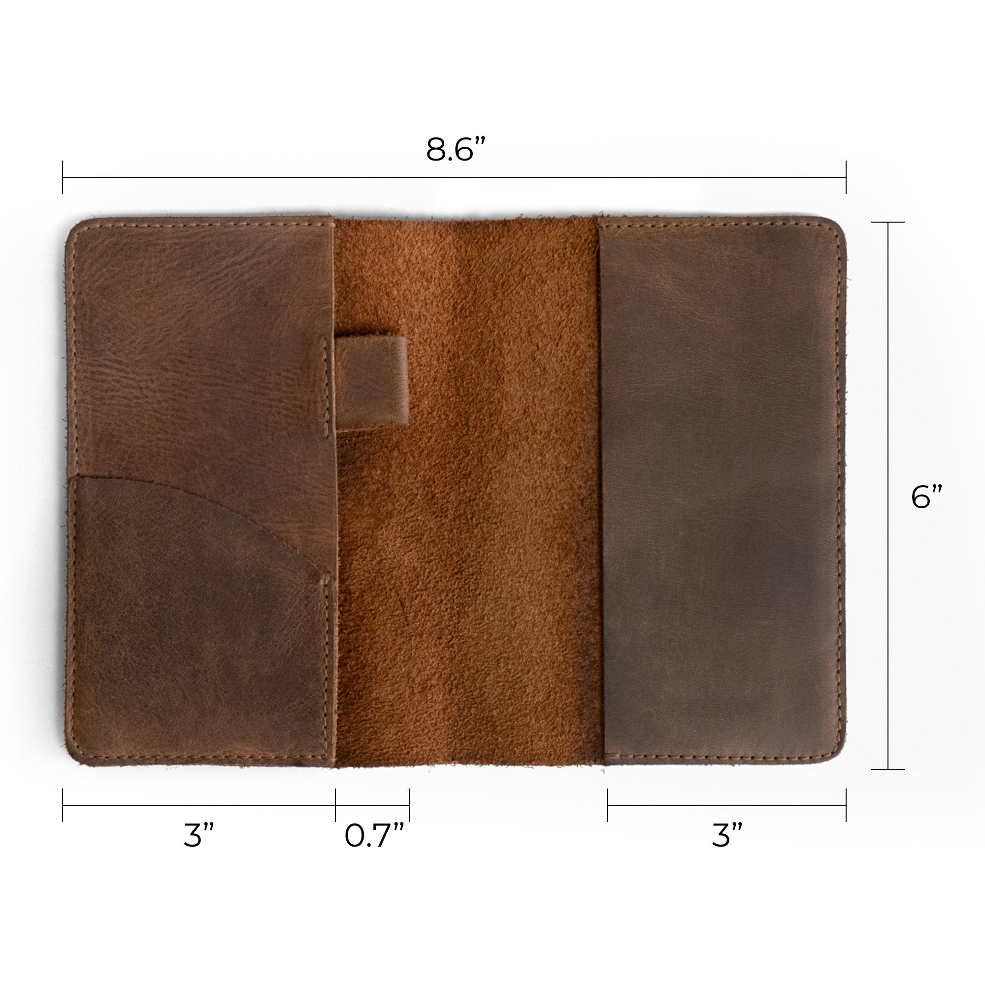 Dimensions of the Field Notes Carrier by Leather Worx displayed with specifics. This Field Notes Cover serves as a Leather Notebook Cover 3.5 x 5.5 in., featuring card and pen slots for utility. Perfect for those on the go, this handmade piece in full grain leather encapsulates the essence of artisan craftsmanship from La Antigua Guatemala.