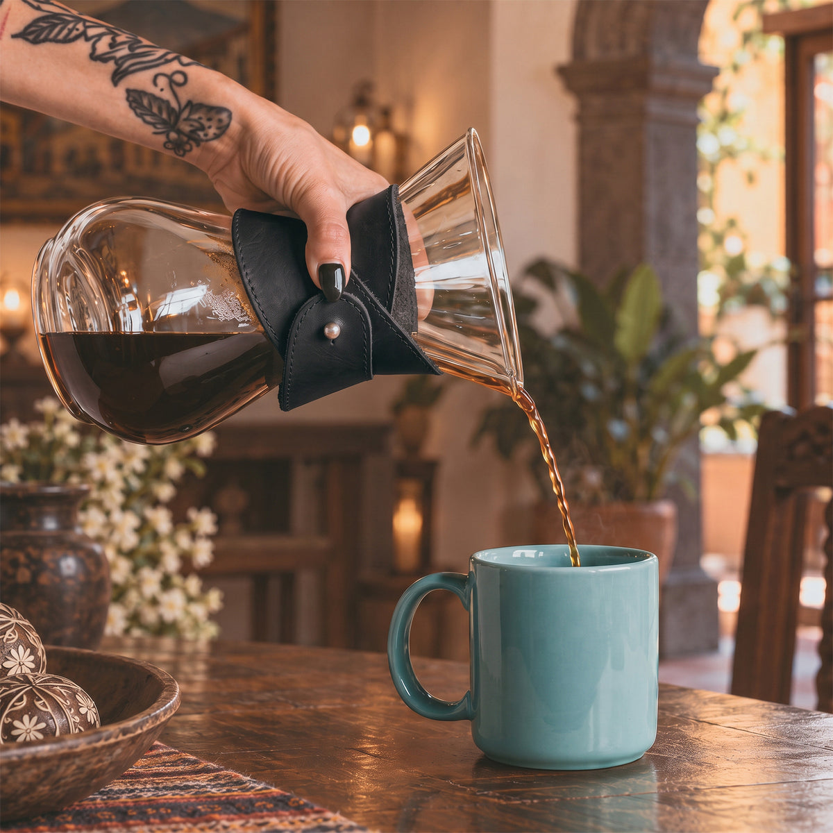 Side image of Hide & Drink Chemex Collar showcasing its soft black Full Grain Leather, designed perfectly for Chemex 6-Cup Glass pour over coffee. Created by artisans in La Antigua Guatemala & Oaxaca Mexico through small batch production.