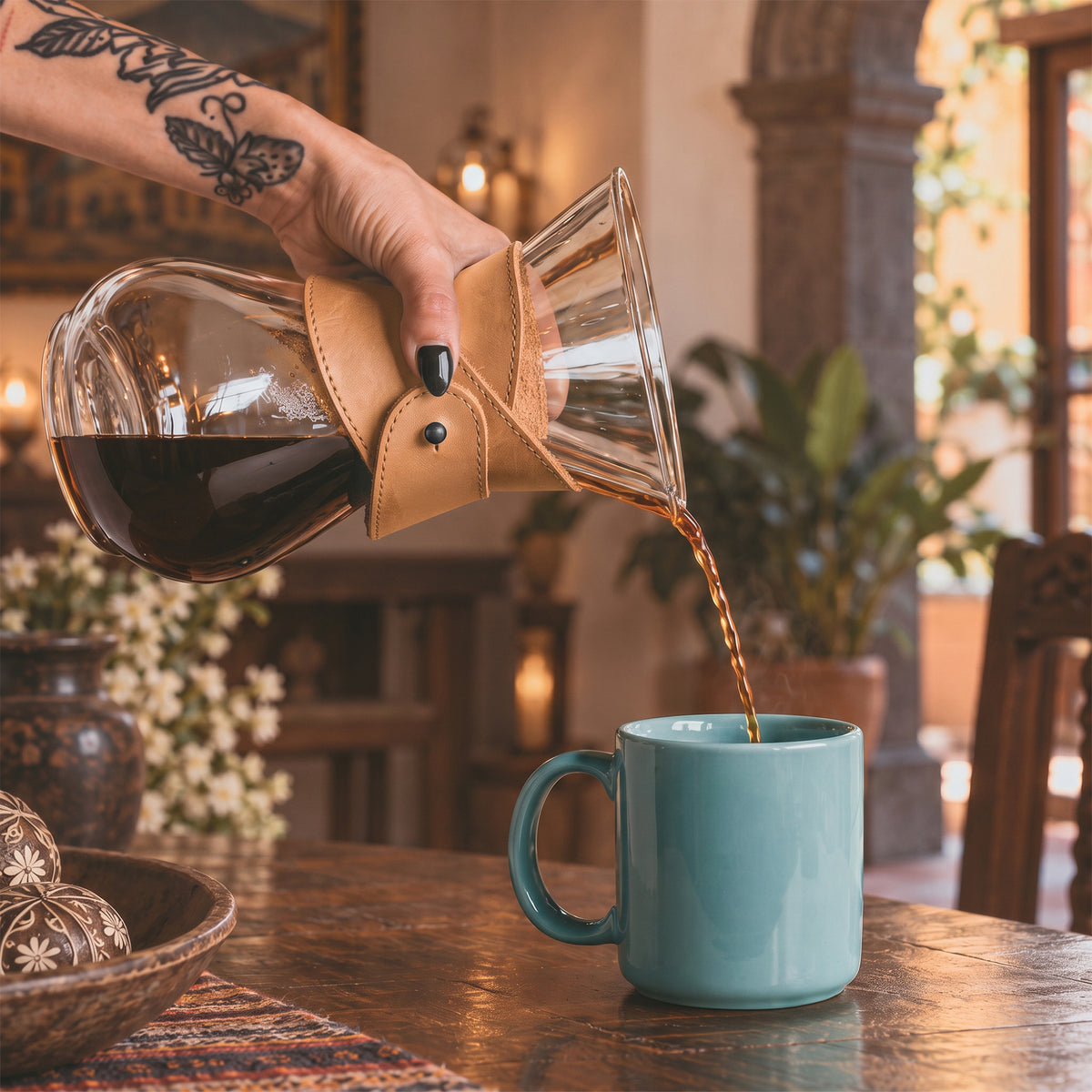 Measurement details of Hide & Drink Chemex Collar in brown leather showcasing size and artisan quality. Perfect for pour over coffee, and compatible with Chemex 6-Cup Glass, handmade in La Antigua Guatemala & Oaxaca Mexico.