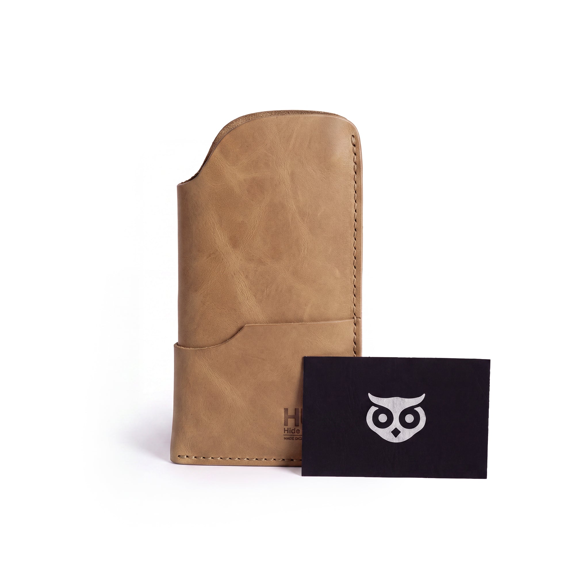 Introducing the Hide & Drink Sunglass Case & Wallet in a unique dark brown leather. This Rustic Sunglasses Case & Wallet combines grace and practicality, crafted from Full Grain Leather for a reliable eyeglasses sleeve for travel, artisan-made in La Antigua Guatemala & Oaxaca Mexico.