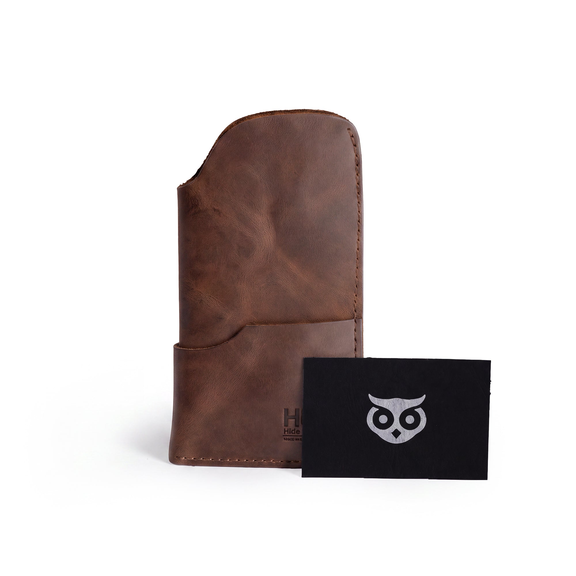 Profile shot of the Hide & Drink Sunglass Case & Wallet, showcasing its elegant design. This Rustic Sunglasses Case & Wallet embraces the quality of Full Grain Leather and serves as a reliable eyeglasses sleeve for travel, proudly handmade in La Antigua Guatemala & Oaxaca Mexico.