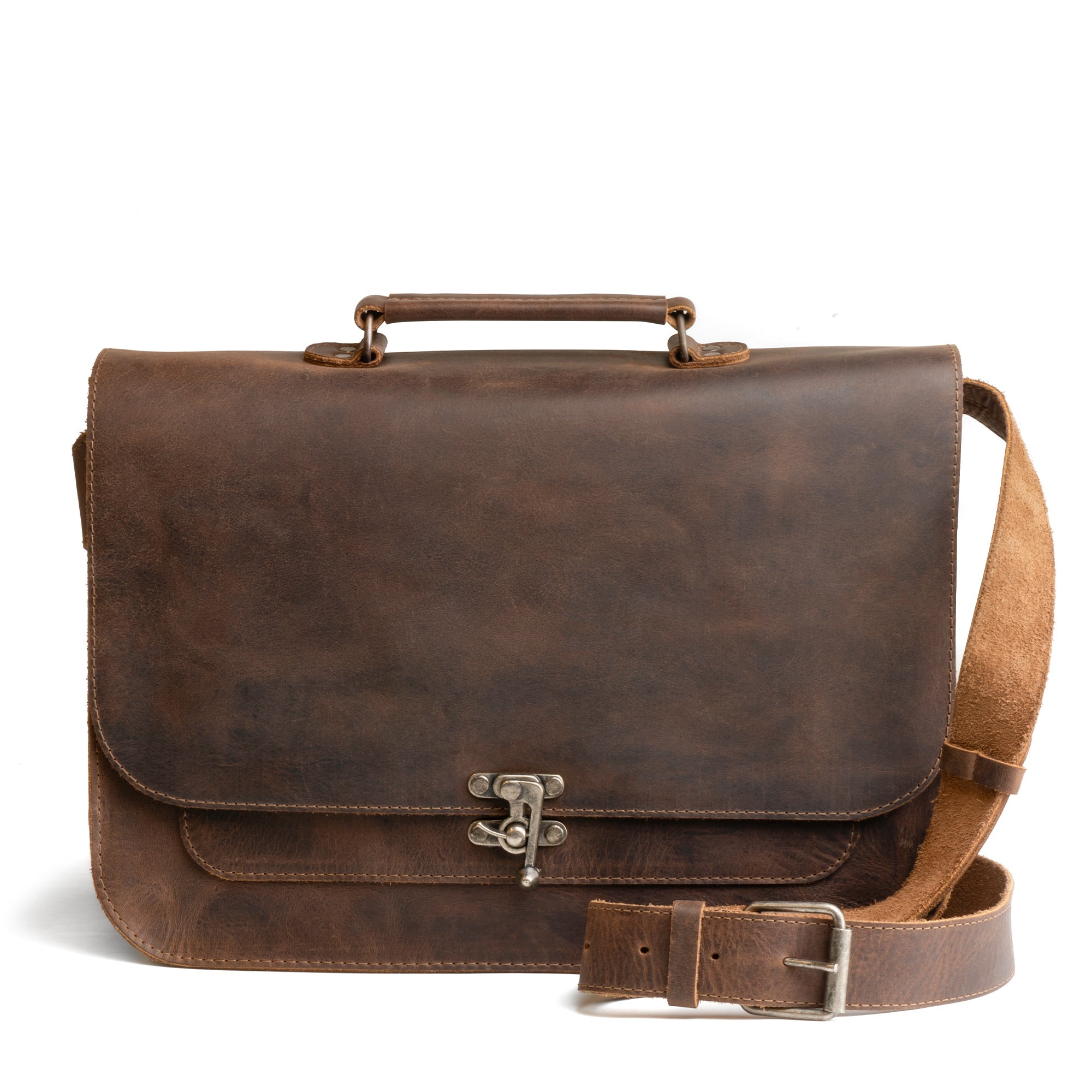 La Antigua Classic Messenger Bag showcasing rich full grain leather design, perfect for travel as a stylish accessory. Features an adjustable shoulder strap for comfortable crossbody wear. Ideal for everyday use, this handmade bag represents small batch production with artisan craftsmanship from La Antigua Guatemala.
