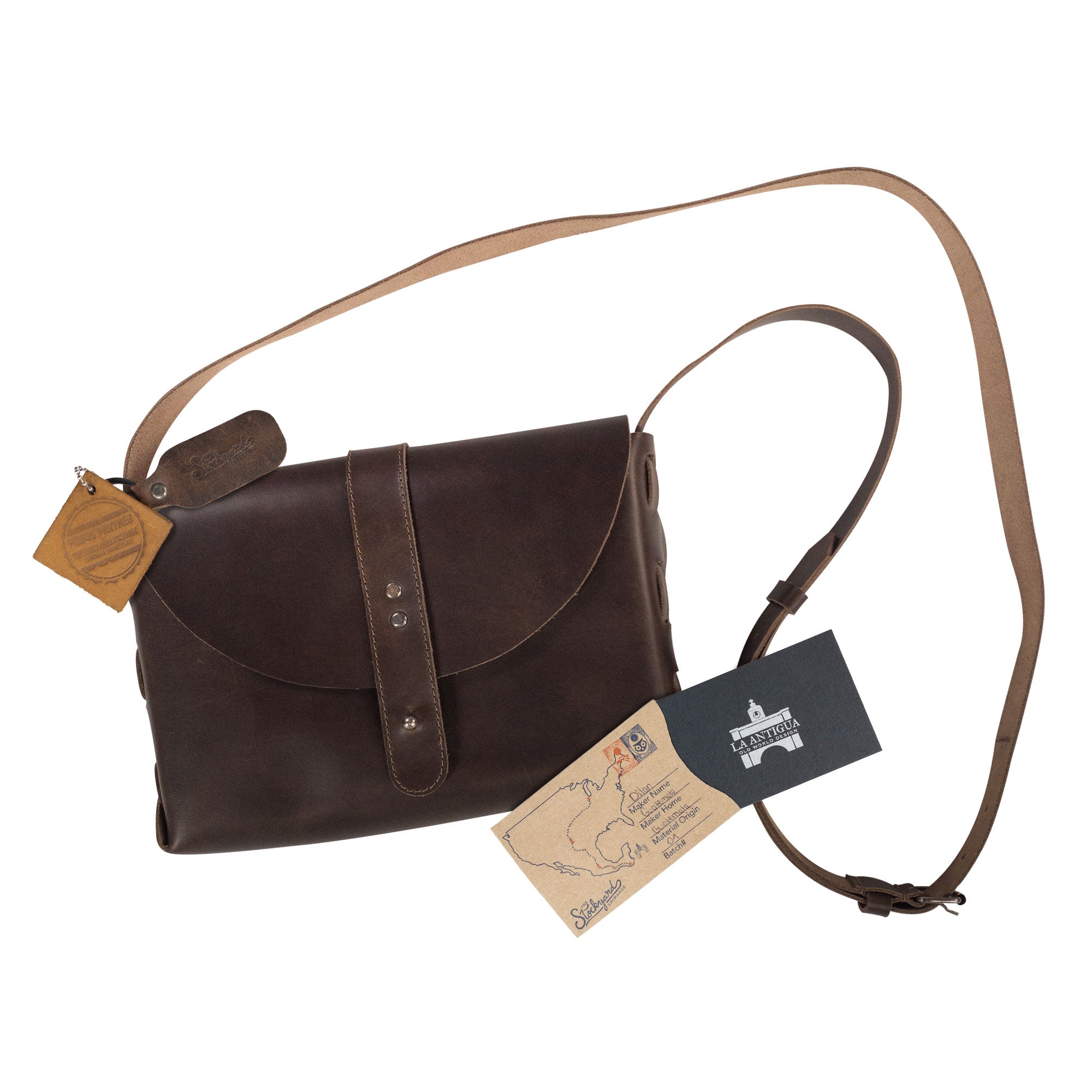 Vintage Leather Satchel by La Antigua, presented with additional accessories to showcase its versatility. This rectangular shoulder bag is crafted from full grain leather, featuring a classic style and artisan finishing, ideal for any occasion.