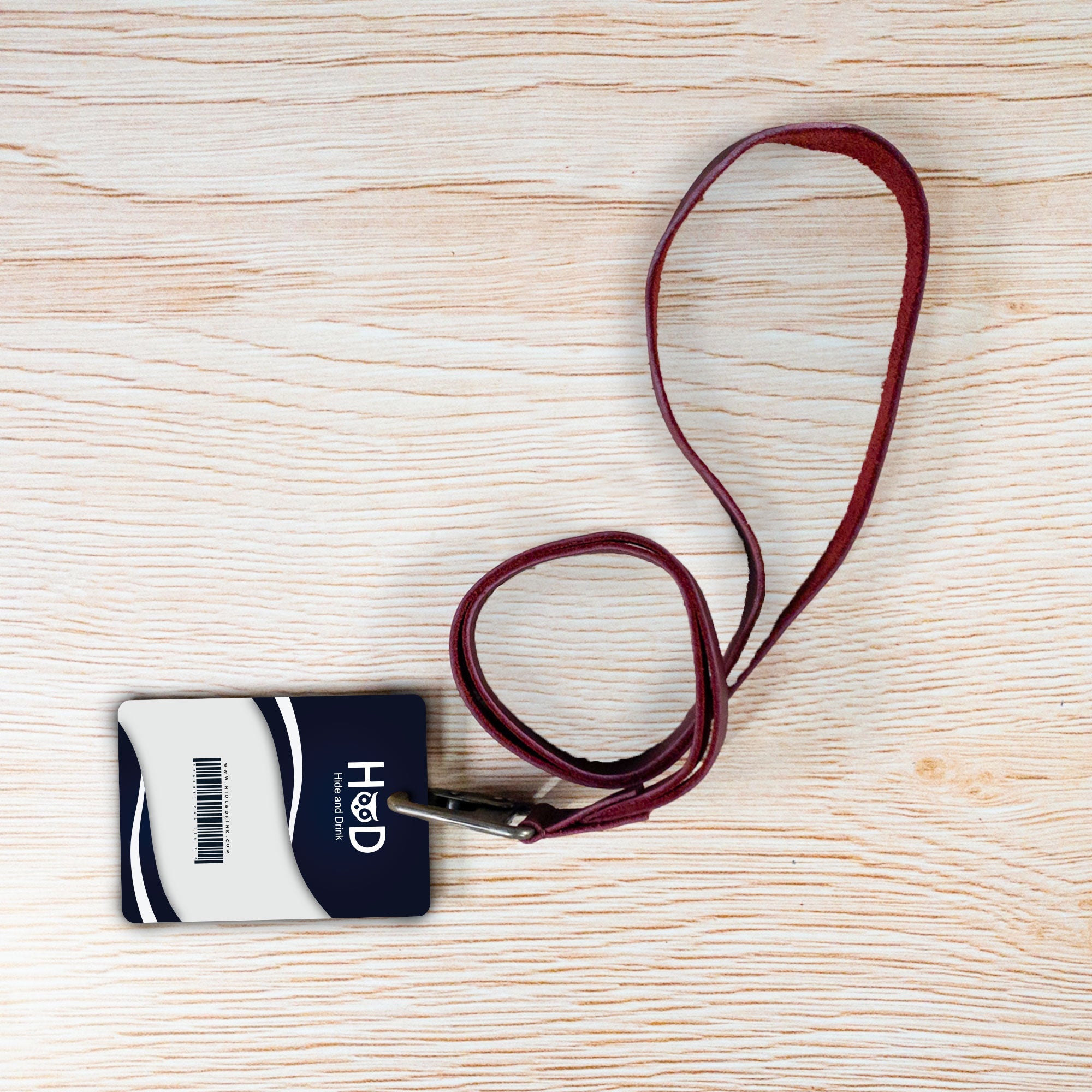 Lanyard Keychain by Hide & Drink, designed with a reliable hook and made of premium black leather. Ideal for everyday use, this artisan product exemplifies quality craftsmanship from La Antigua Guatemala & Oaxaca Mexico.