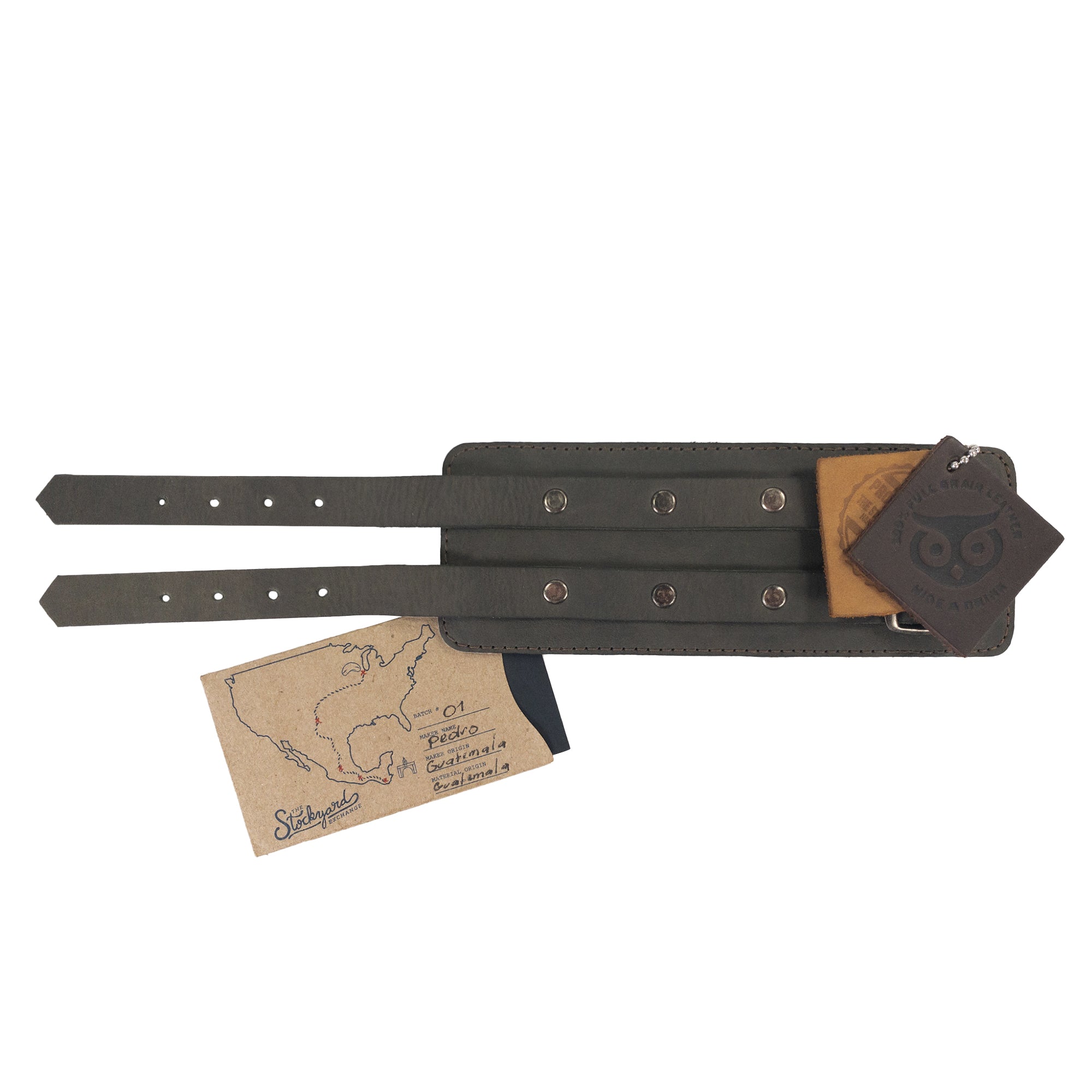 A stunning view showcases Hide & Drink's Wrist-Wallet-Cuff, featuring authentic Full Grain Leather. This rustic leather bracelet combines a hidden pouch for bills and an inner zippered pouch, practical for daily use. Handcrafted in La Antigua Guatemala & Oaxaca Mexico, it reflects the tradition of artisan craftsmanship.