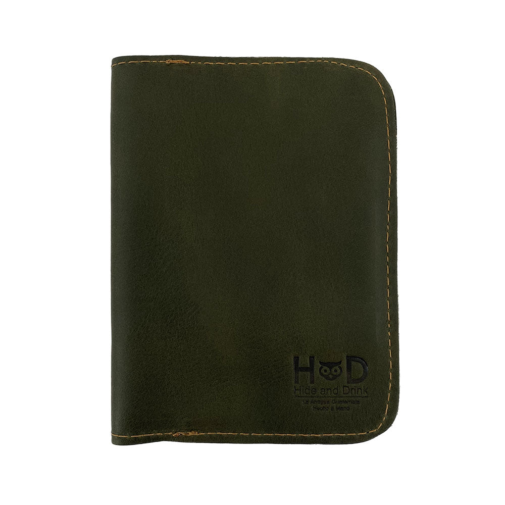 Inside layout of the Hide & Drink Travel Wallet, thoughtfully designed with card slots. This artisan-crafted travel wallet serves as a bifold passport case made from high-quality leather in La Antigua Guatemala.