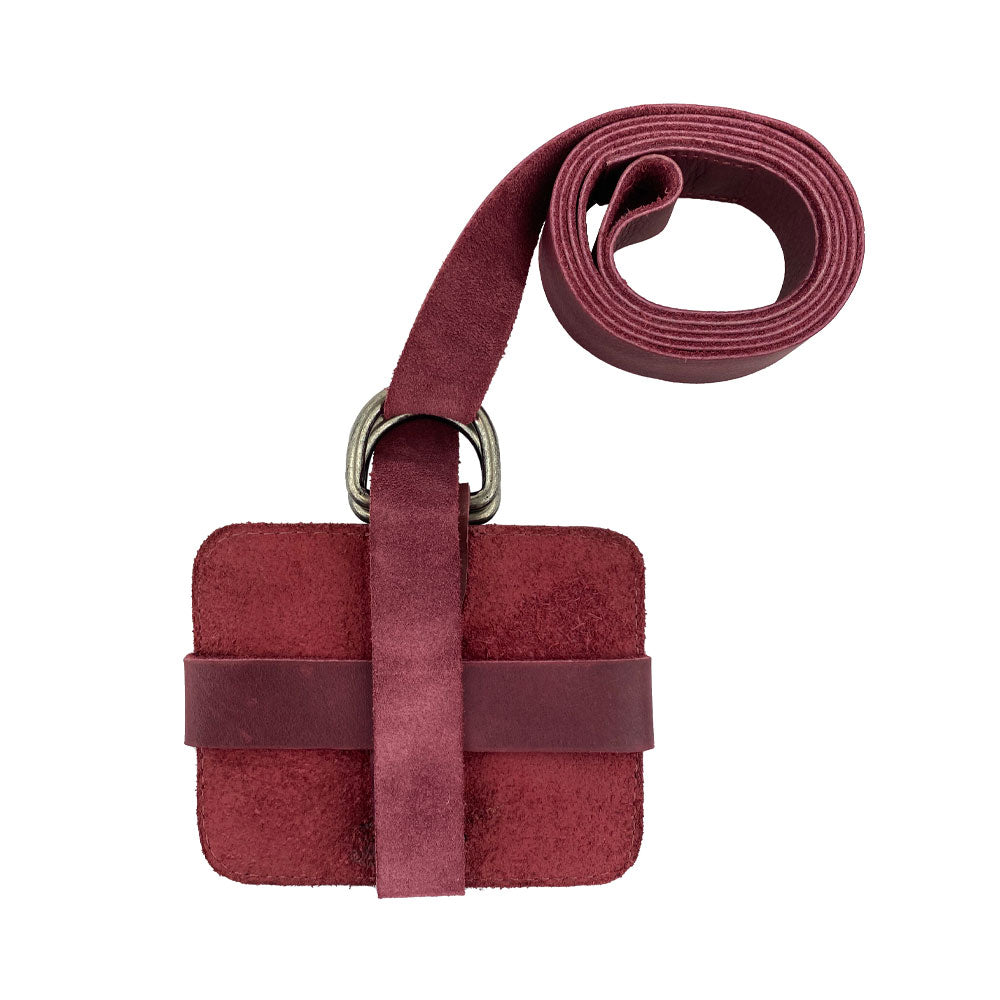 An engaging view of the Hide & Drink Book Strap Carrier, displaying its strong build. Made from Full Grain Leather, this artisan product from La Antigua Guatemala is perfect for carrying books in style.