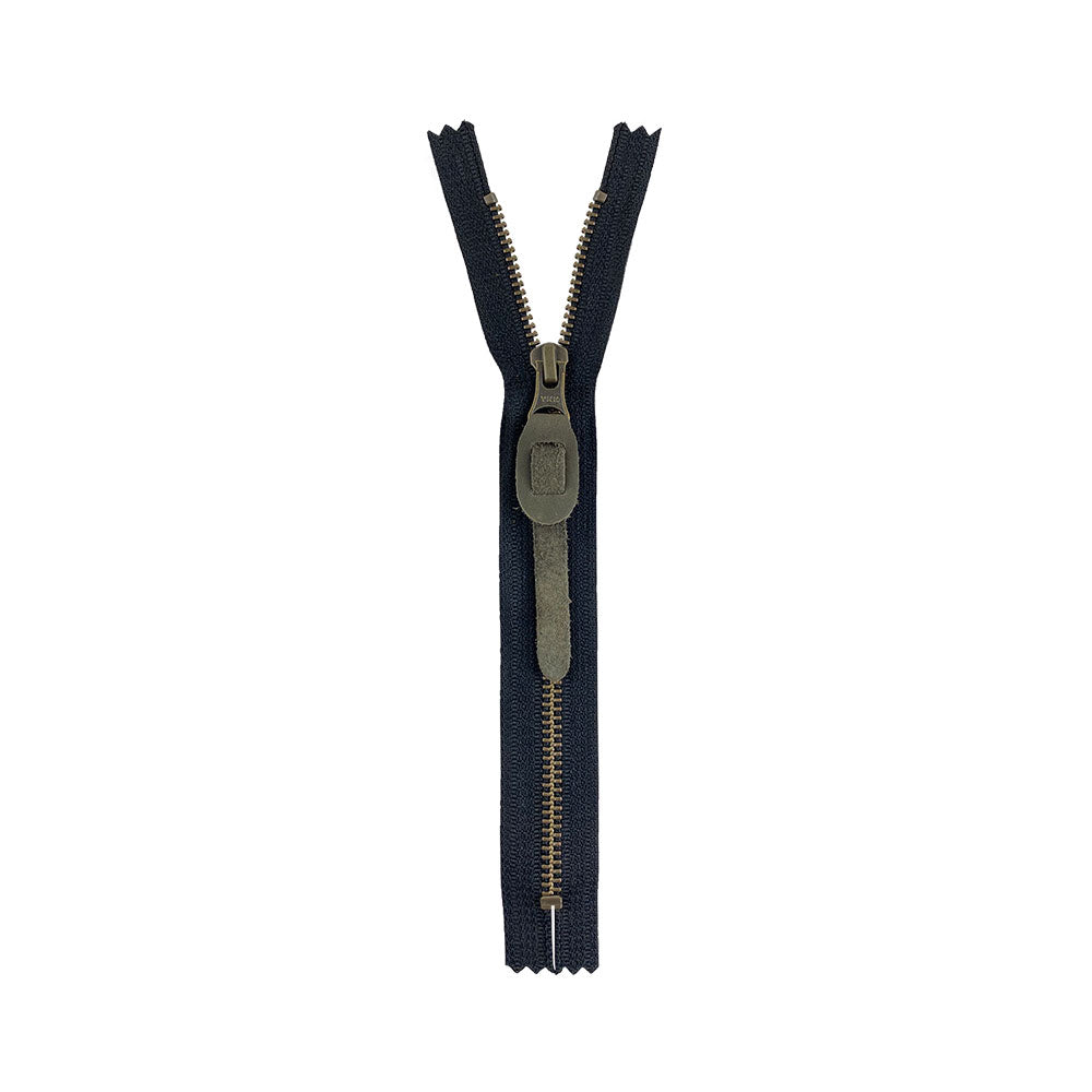 Chic Rustic Zipper Pull Replacement by Hide & Drink, made with premium full grain leather. This item is part of the 6 pack, ideal for use on backpacks, jackets, wallets, luggage, and bags. Each pull is handmade, showcasing artisan craftsmanship from La Antigua Guatemala & Oaxaca Mexico.
