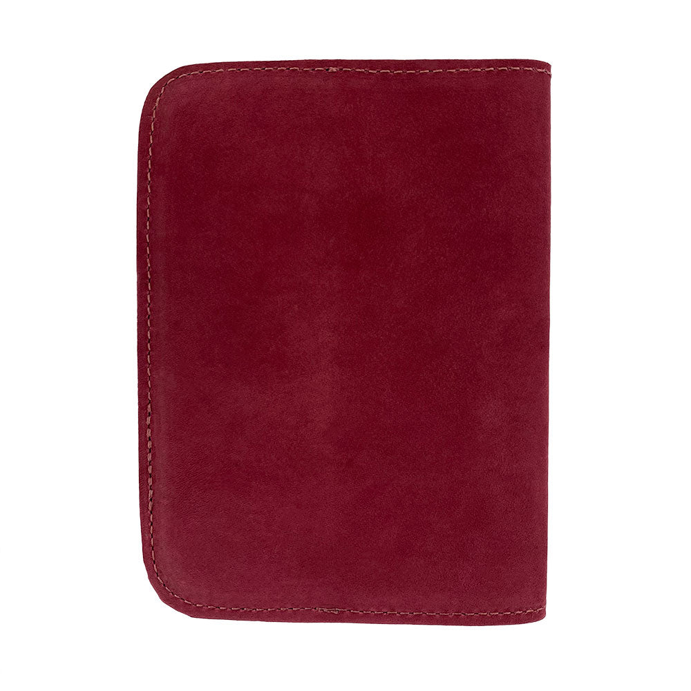 Sleek profile of the Hide & Drink Travel Wallet showcasing its vintage aesthetic. This travel wallet serves as a stylish bifold passport case made with full grain leather in La Antigua Guatemala.