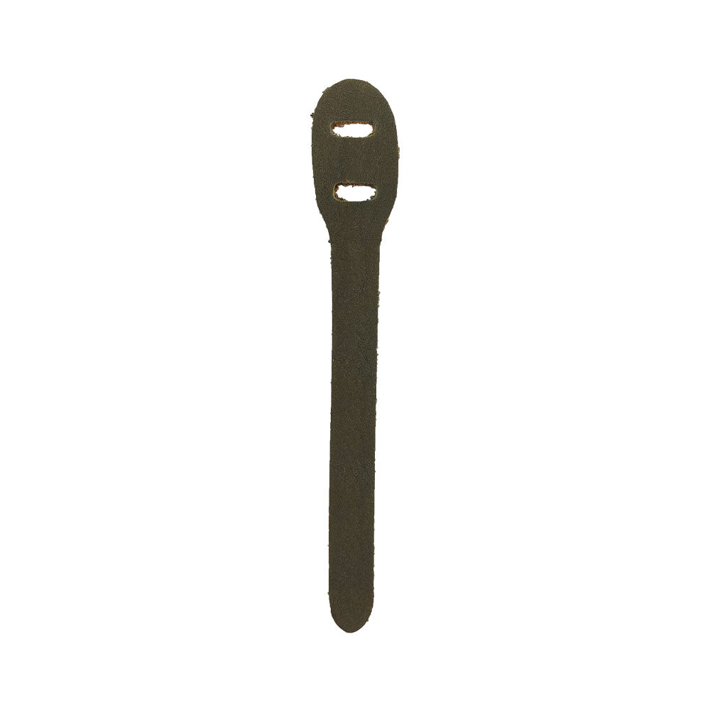 Rustic Zipper Pull Replacement from Hide & Drink featuring high-quality full grain leather. Included in the 6 pack, this accessory is perfect for enhancing backpacks, jackets, wallets, luggage, and bags. Each piece is artisan crafted, fire branded, emphasizing craftsmanship from La Antigua Guatemala & Oaxaca Mexico.