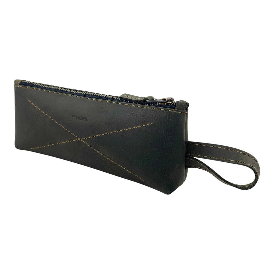 Hide & Drink's X Stitched Case, designed for organizing your essentials, showcases craftsmanship with its full grain leather finish. Perfect for pen and pencil storage, this artisan creation is made in La Antigua Guatemala and Oaxaca, Mexico.