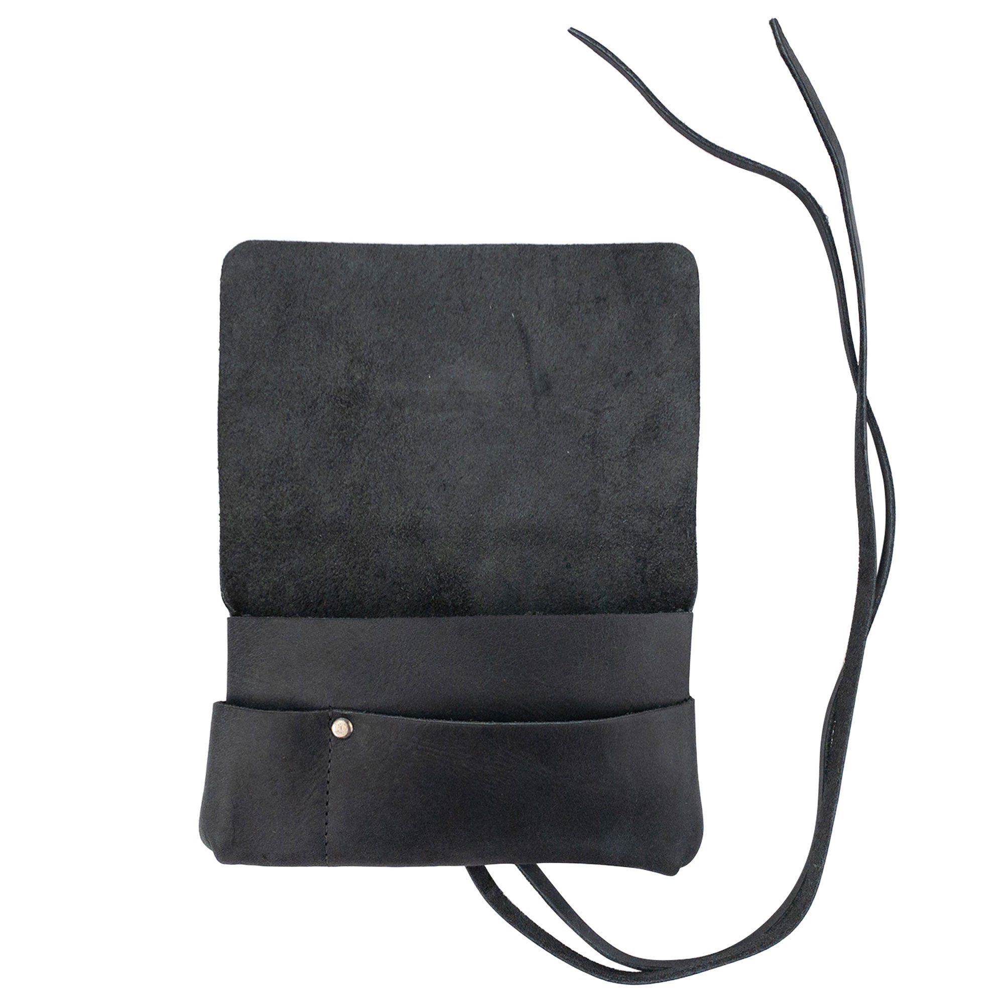 Stylish black King Size Tobacco Pouch by Hide & Drink featuring a minimalist design, crafted from premium Full Grain Leather. Perfect for storing your essentials, representing artisan quality made in La Antigua Guatemala.
