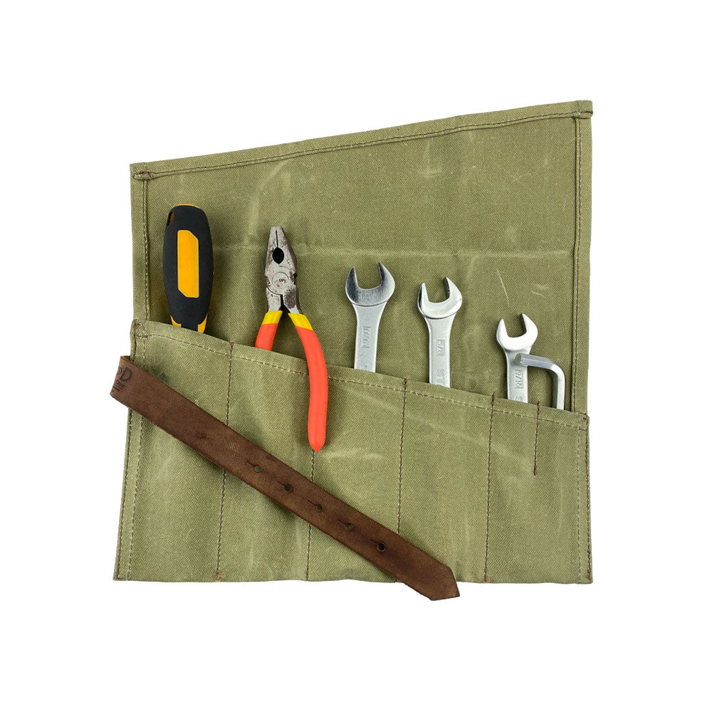 A functional Large Tool Roll from Hide & Drink, ideal for storing hand tools. This Portable Carry-On Pouch features 6 slots, perfect for organizing woodworking tools. Made from premium waxed canvas and full grain leather variations, this artisan item reflects the dedication to craftsmanship, hand cut and hand sewn in La Antigua Guatemala & Oaxaca Mexico.