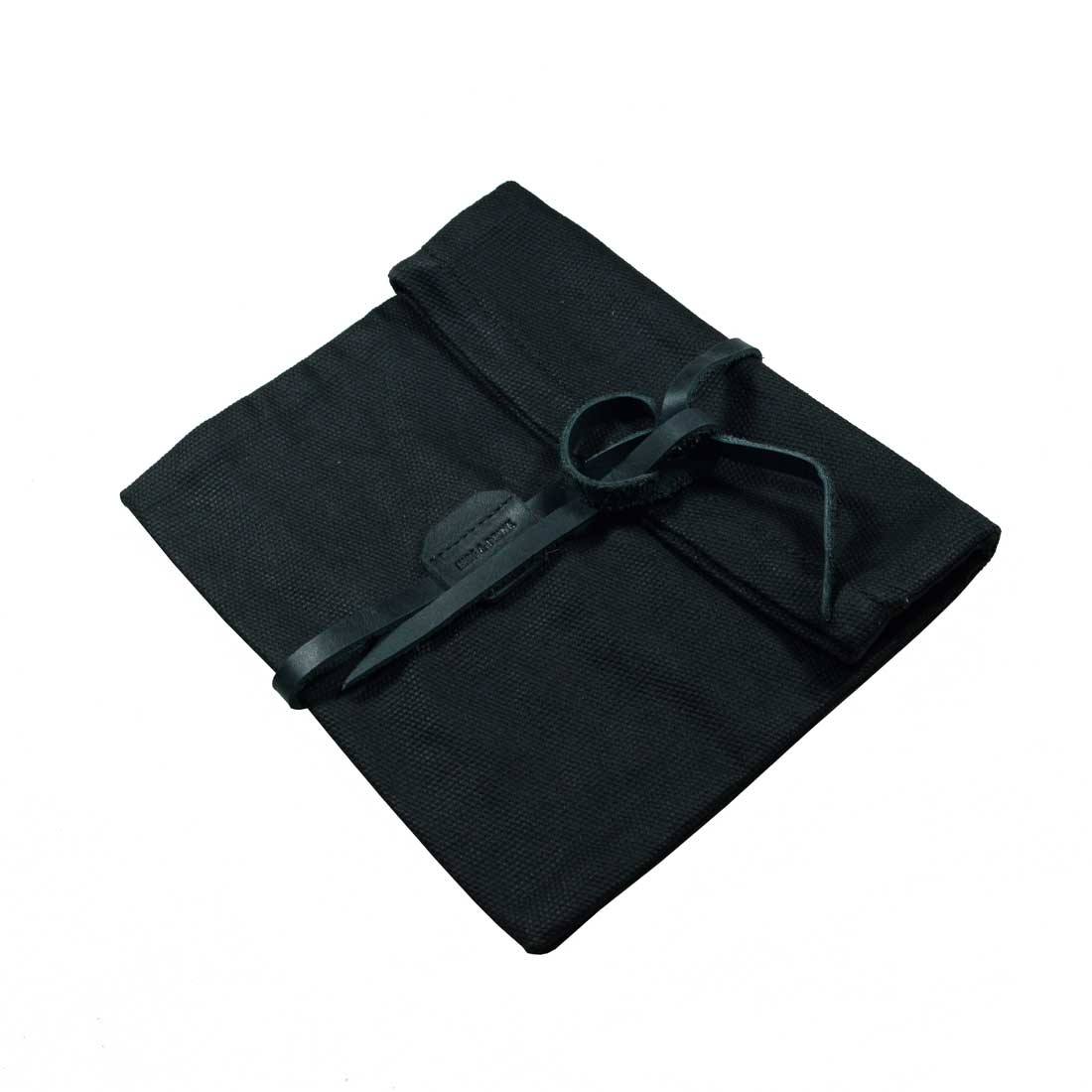 Hide & Drink presents the Rolling Pouch, a unique Survival Roll Top Pouch made from durable Waxed Canvas & Full Grain Leather. Perfect for outdoor adventures, this lightweight case is a must-have multipurpose bag, handmade in La Antigua Guatemala & Oaxaca, Mexico.