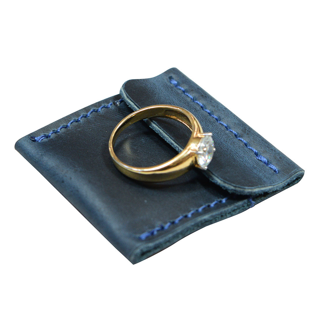 Another angle of Hide & Drink Wedding Ring Case displaying an engagement ring. Ideal as a small bearer, this pouch organizer for jewelry combines artisan craftsmanship in full grain leather, hand sewn in La Antigua Guatemala & Oaxaca Mexico.