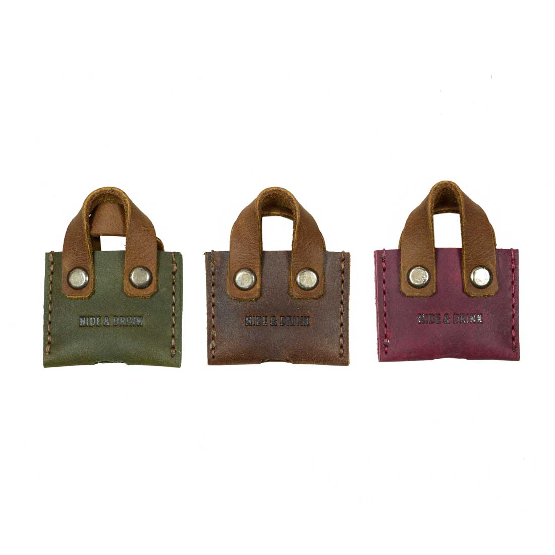 Hide & Drink's Mini Bags Key Cover (3 pack) presents a trio of mini bag key covers in green, brown, and burgundy, crafted from premium full grain leather. This keychain organizer is not just functional but also a cute gift that reflects the artisan craftsmanship from La Antigua Guatemala & Oaxaca Mexico.