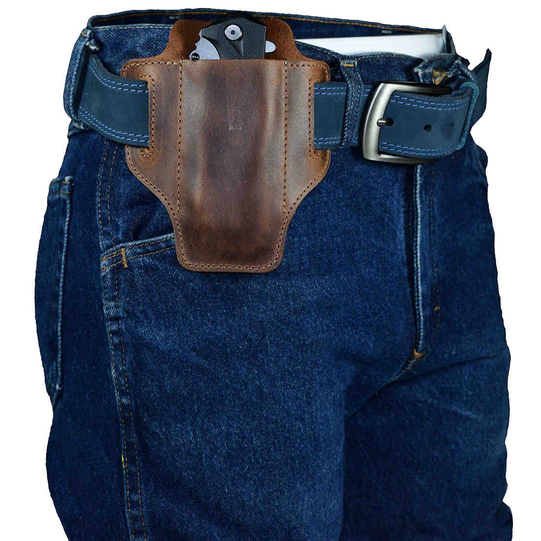 A practical view of Hide & Drink's Tactical Knife Holster secured on a belt. This Tactical Knife Leather Holster in Full Grain Leather is a stylish multitool holder, perfect for outdoor activities. Discover quality camping & outdoor accessories, crafted with artistry in La Antigua Guatemala & Oaxaca Mexico.