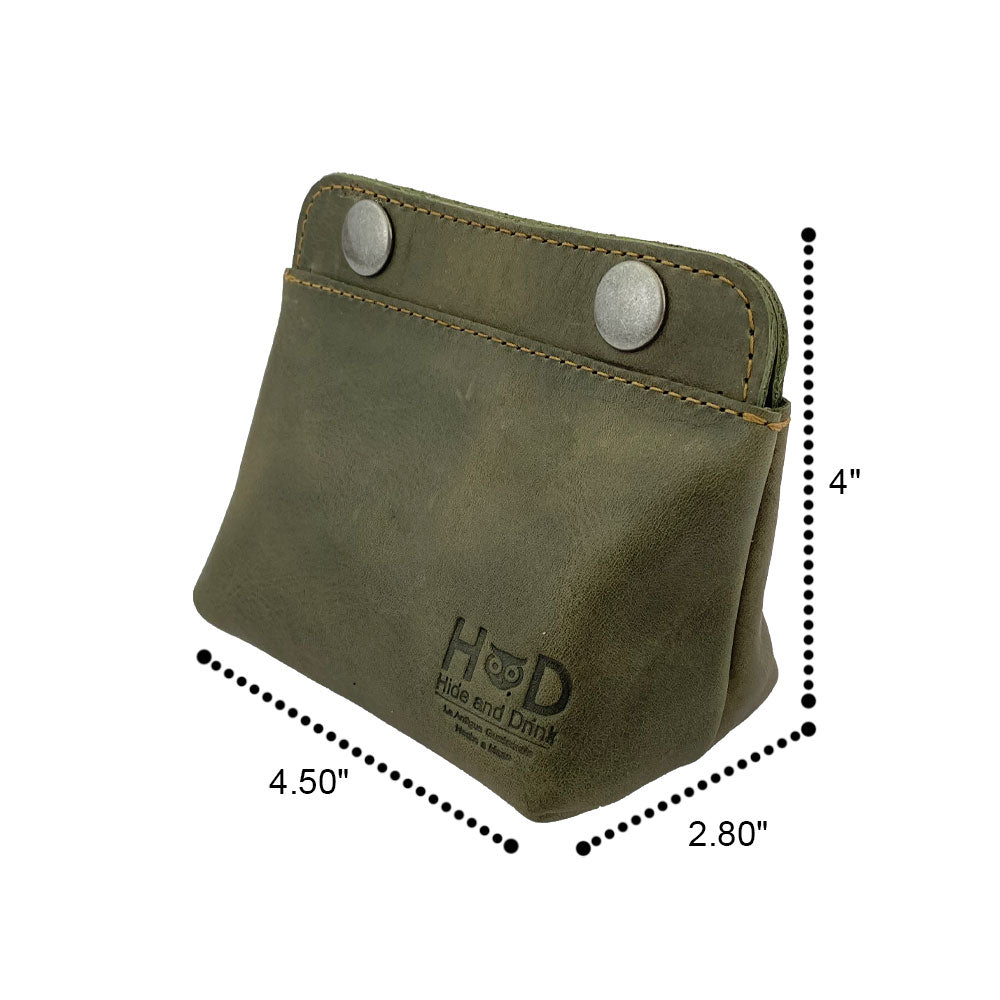 Hide & Drink Double Snap Pouch showing its storage capacity for cash and coins, crafted with full grain leather for durability. This artisan product is handmade in La Antigua Guatemala.