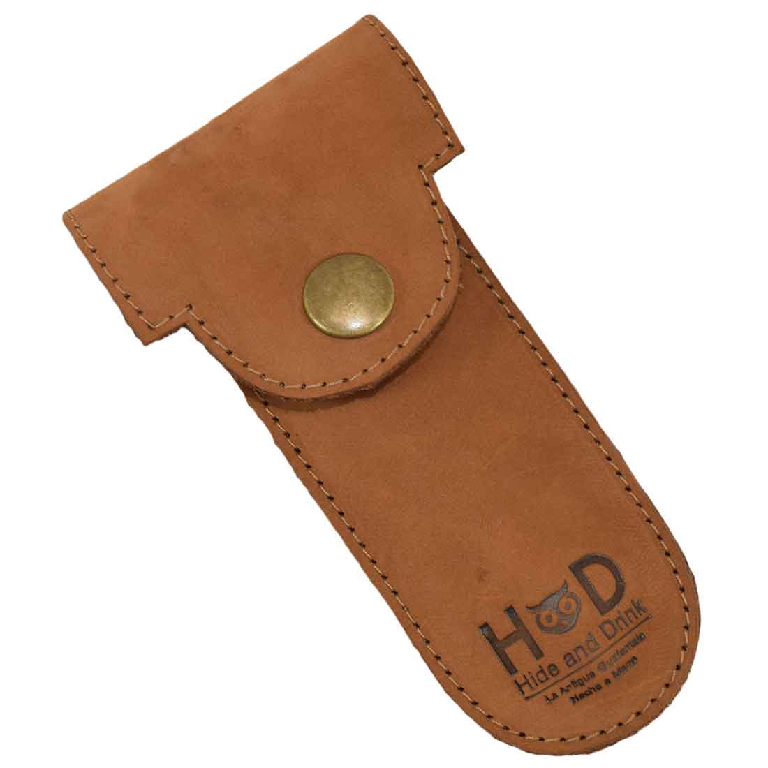 Hide & Drink Barber Razor Sheath displayed in smooth brown leather, designed to function as a stylish Double Edge Protector Case. This Safety Cover is a portable carry bag for travel, highlighting artisan craftsmanship from La Antigua Guatemala.