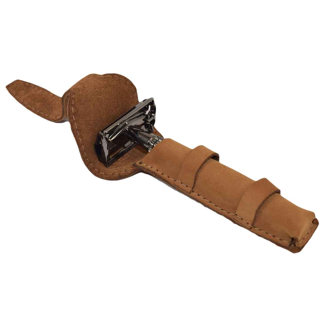 The Edge Safety Razor Protective Case by Hide & Drink is a must-have for grooming enthusiasts. Crafted from premium full grain leather, this double edge safety razor pouch embodies artisan craftsmanship in La Antigua Guatemala.