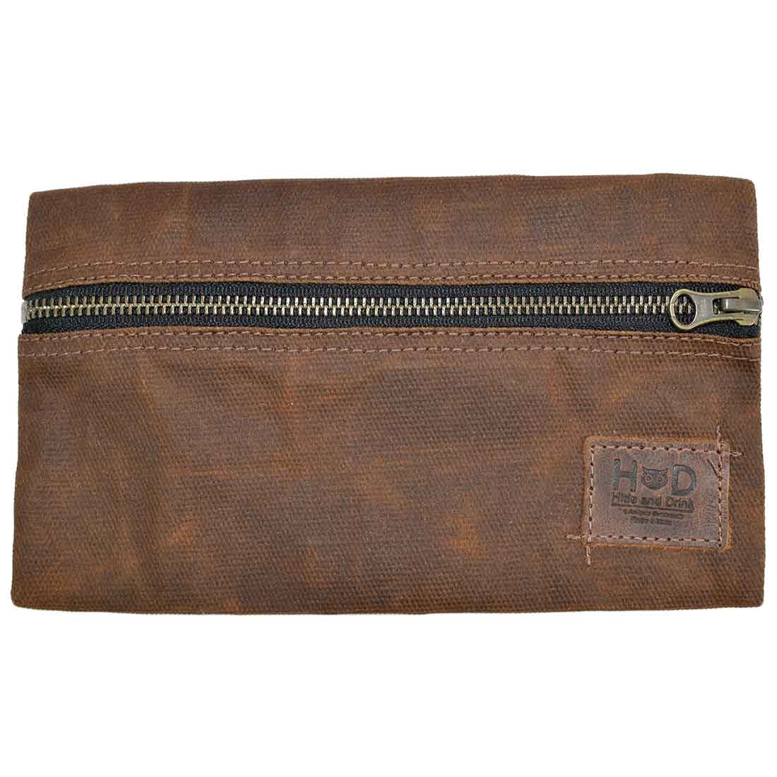 Hide & Drink Utility Cord Pouch displaying sophisticated craftsmanship and design. This pouch works as an all-purpose utility & charger case for MacBook, iPad & Laptop while providing effective organization for cables, handmade in La Antigua Guatemala & Oaxaca Mexico.