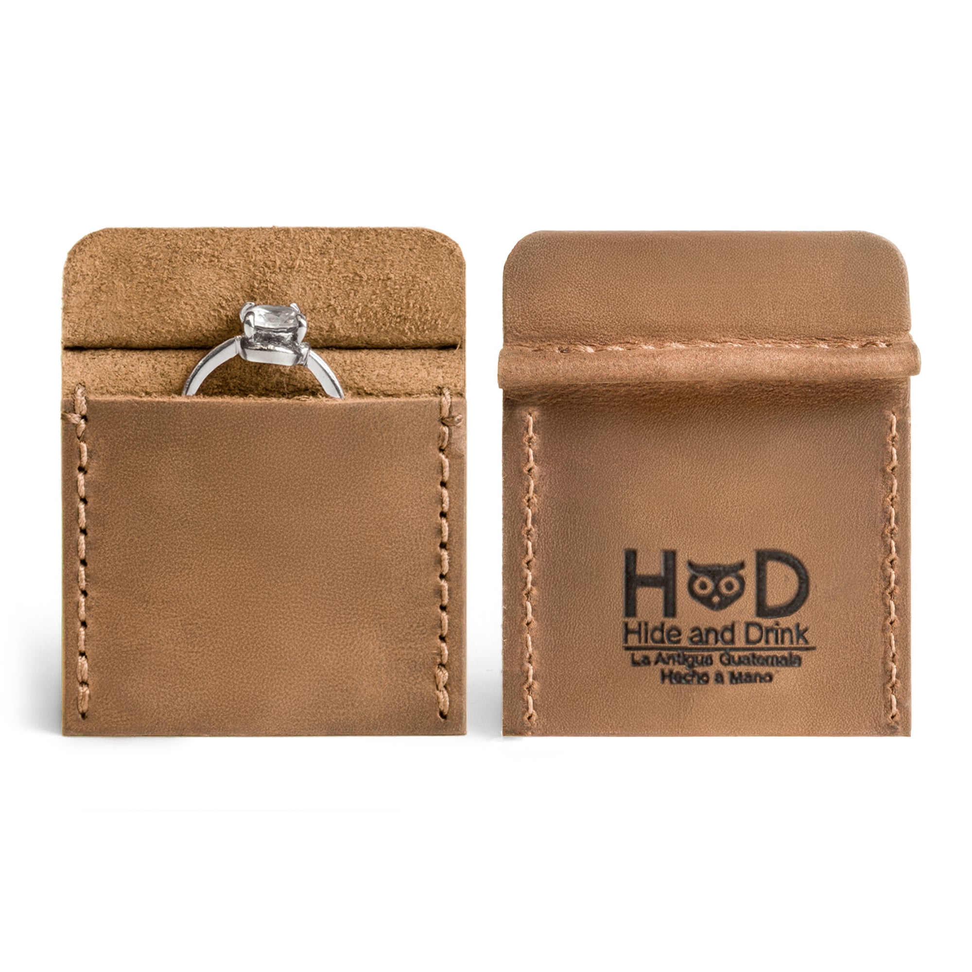 Hide & Drink Wedding Ring Case exhibiting its refined design in full grain leather. This versatile pouch organizer for jewelry is perfect for storing engagement rings and is handmade in La Antigua Guatemala & Oaxaca Mexico.