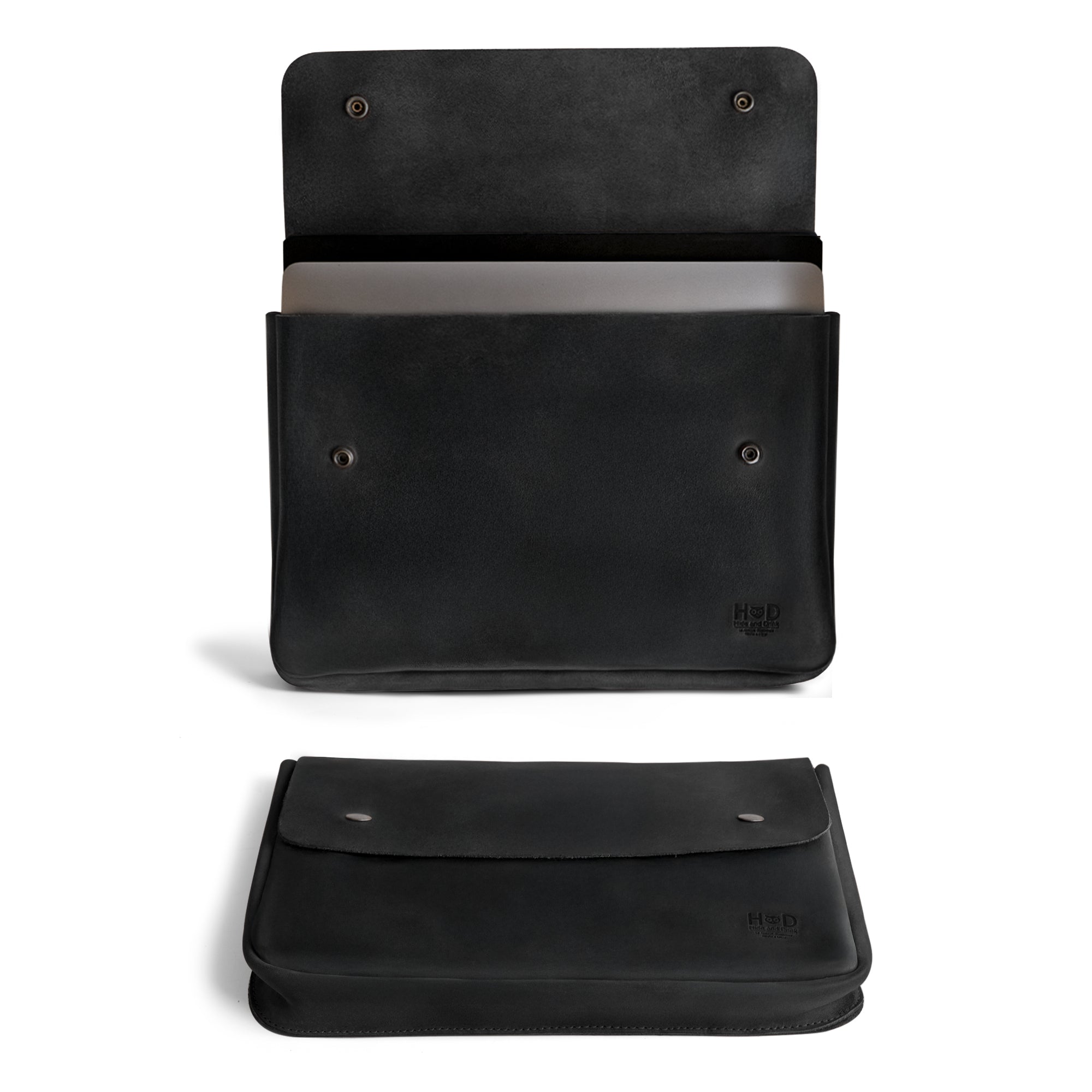 Presentation of Hide & Drink's Vintage Folder Holder that focuses on its luxurious Handmade Leather finish. This Document Holder combines functionality with a vintage envelope design, crafted with Full Grain Leather, demonstrating Small Batch Production from La Antigua Guatemala & Oaxaca Mexico.