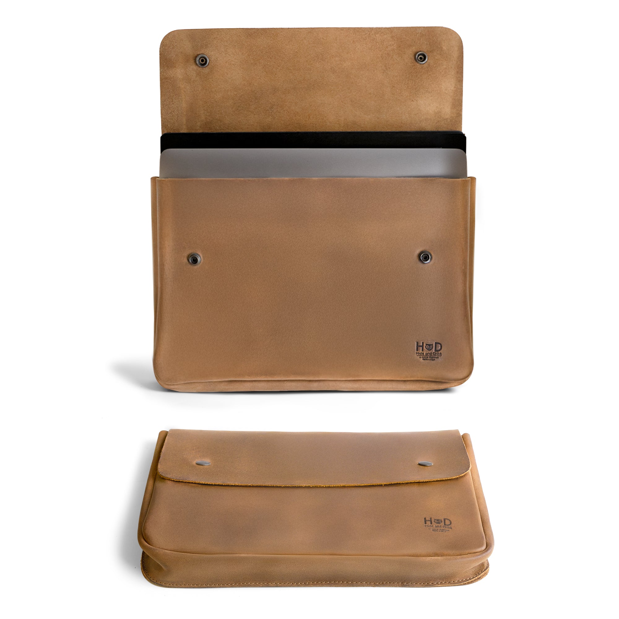 Close look at the interior of Hide & Drink's Vintage Folder Holder, emphasizing its Handmade Leather craftsmanship and organizational potential. This Document Holder stands out with its vintage envelope charm and Full Grain Leather durability, produced in Small Batch Production from La Antigua Guatemala & Oaxaca Mexico.