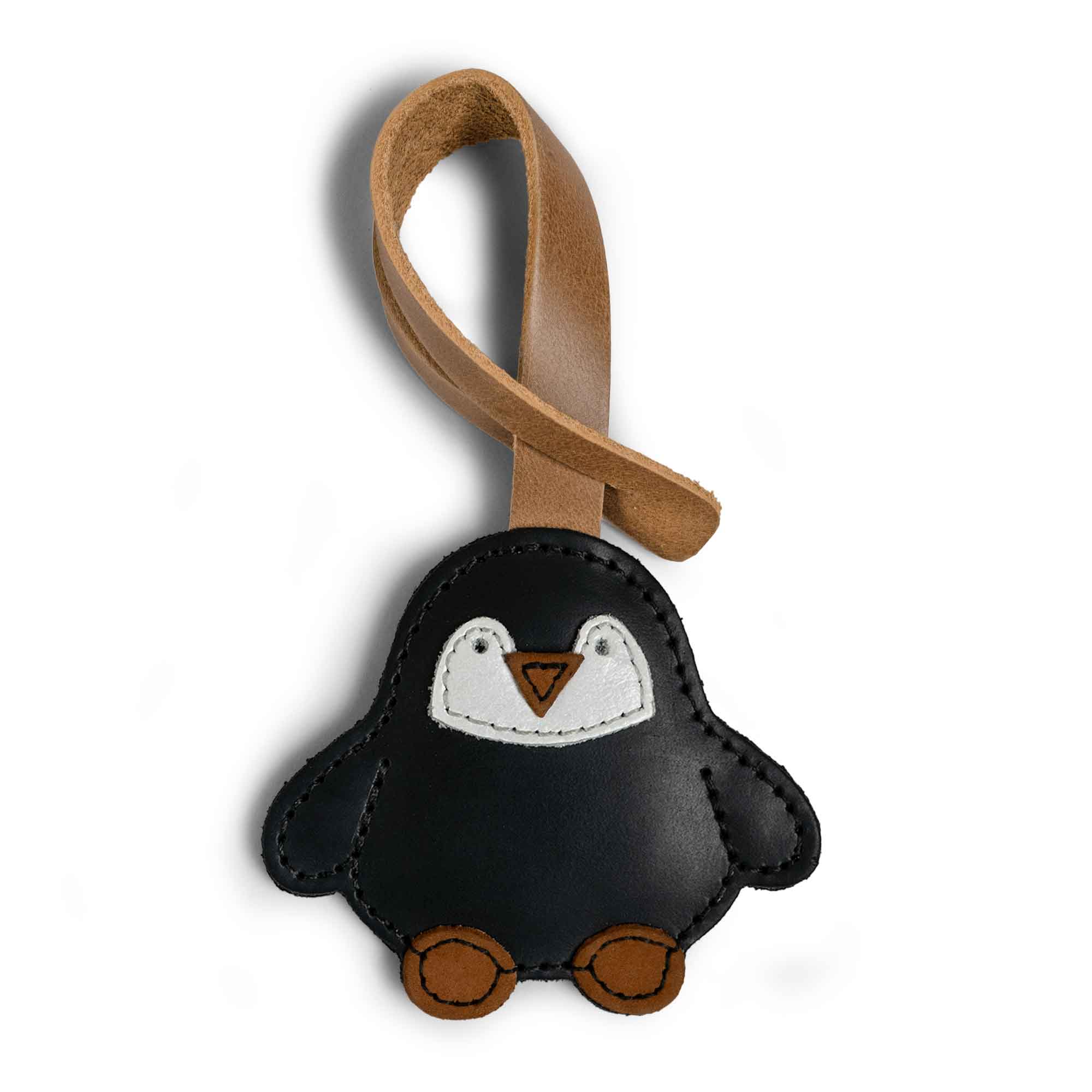 Hide & Drink Bag Charms featuring a charming heart design, this accessory is a lovely charm for handbags. Ideal as a purse charm for tote & backpacks, crafted from quality full grain leather. Every piece expresses StockyardX's dedication to small batch production with hand cut, hand sewn artistry and fire branding, handmade in La Antigua Guatemala & Oaxaca Mexico.