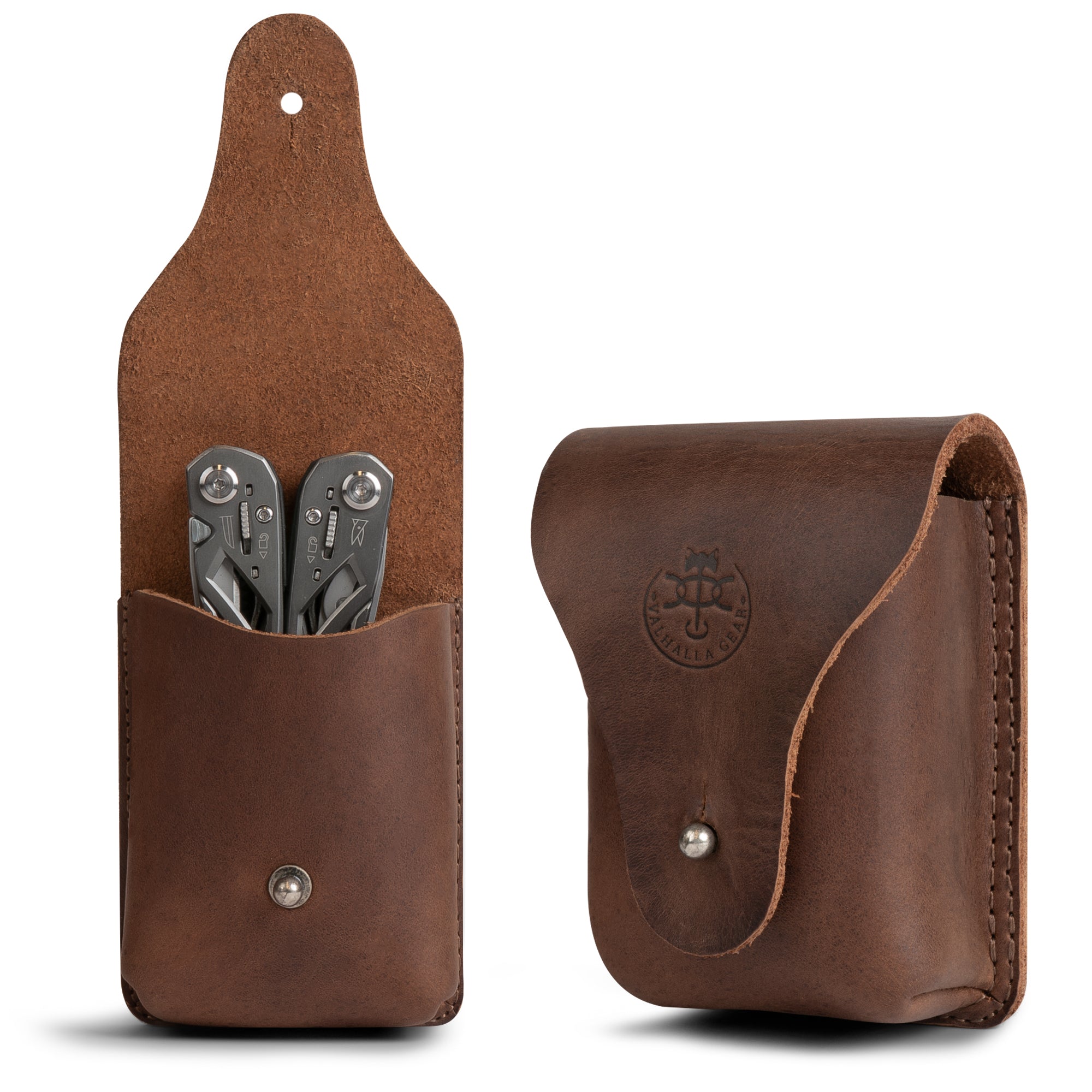 Valhalla Gear's The Herne, Bushcraft Belt Pouch displayed with multitools inside, showcasing its practical design as a Bushcraft Bag and Tactical Waist Pocket. This Utility Belt Pouch for Tools is made of Full Grain Leather, ideal for compact outdoor use, reflecting the quality of Small Batch Production, Hand Cut, and Hand Sewn craftsmanship. Artisan-made in La Antigua Guatemala.