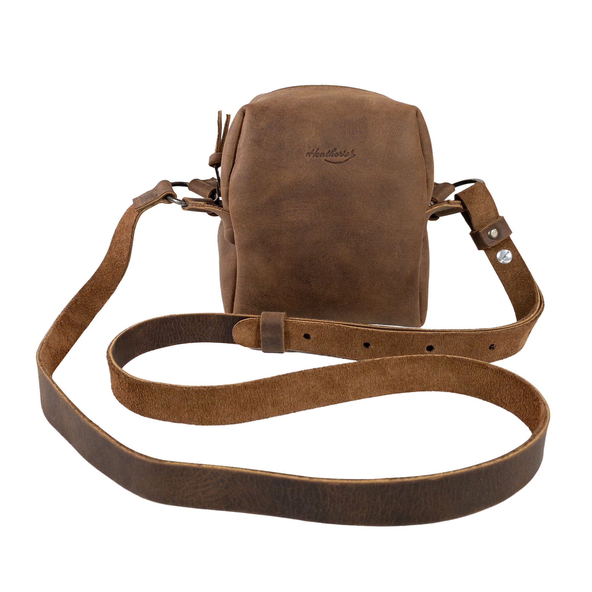 Heather's Cube Shaped Bag featuring a rustic design with an adjustable shoulder strap. This Full Grain Leather handbag is perfect for everyday use. Enjoy a stylish accessory handmade in La Antigua Guatemala, blending practicality with artisan craftsmanship.