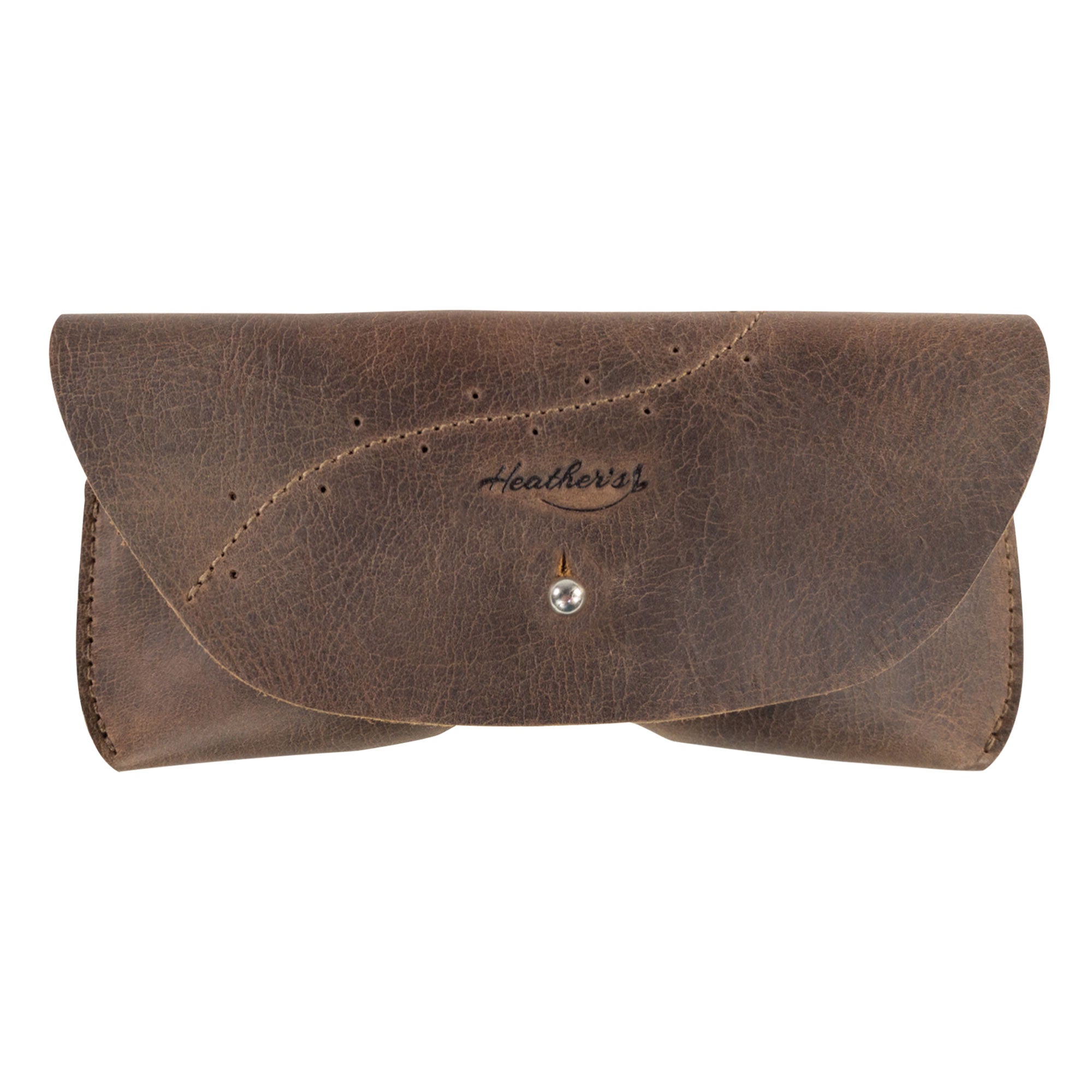 Heather's Eyeglasses Case made from full grain leather showcases a stylish and protective design, perfect for safe storage during travel. This handmade eyewear protector is ideal for both men and women, featuring artisan craftsmanship from La Antigua Guatemala.